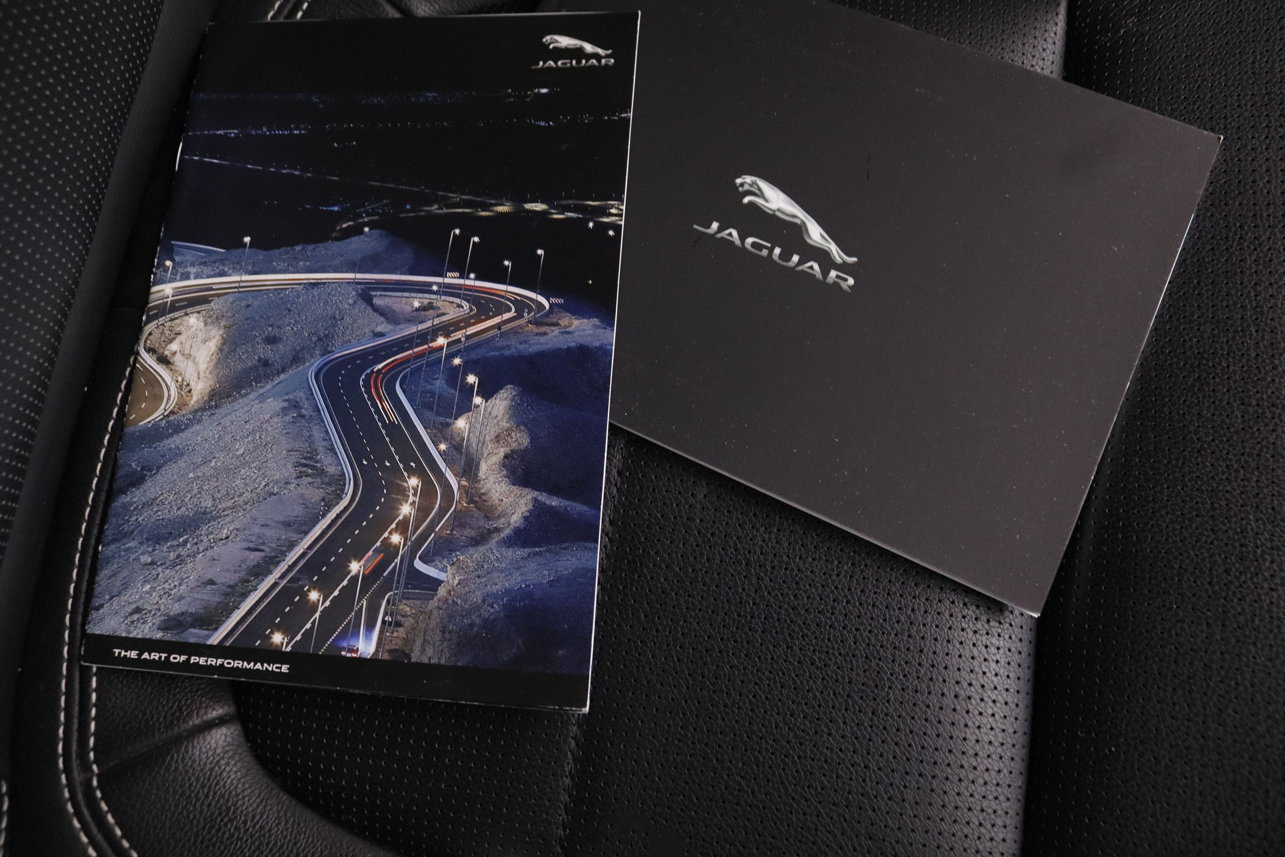 Jaguar E-pace 2.0D MHEV R-DYNAMIC 4WD AUTO 163CV 5P # IVA DEDUCIBLE, CUERO, NAVY foto 35