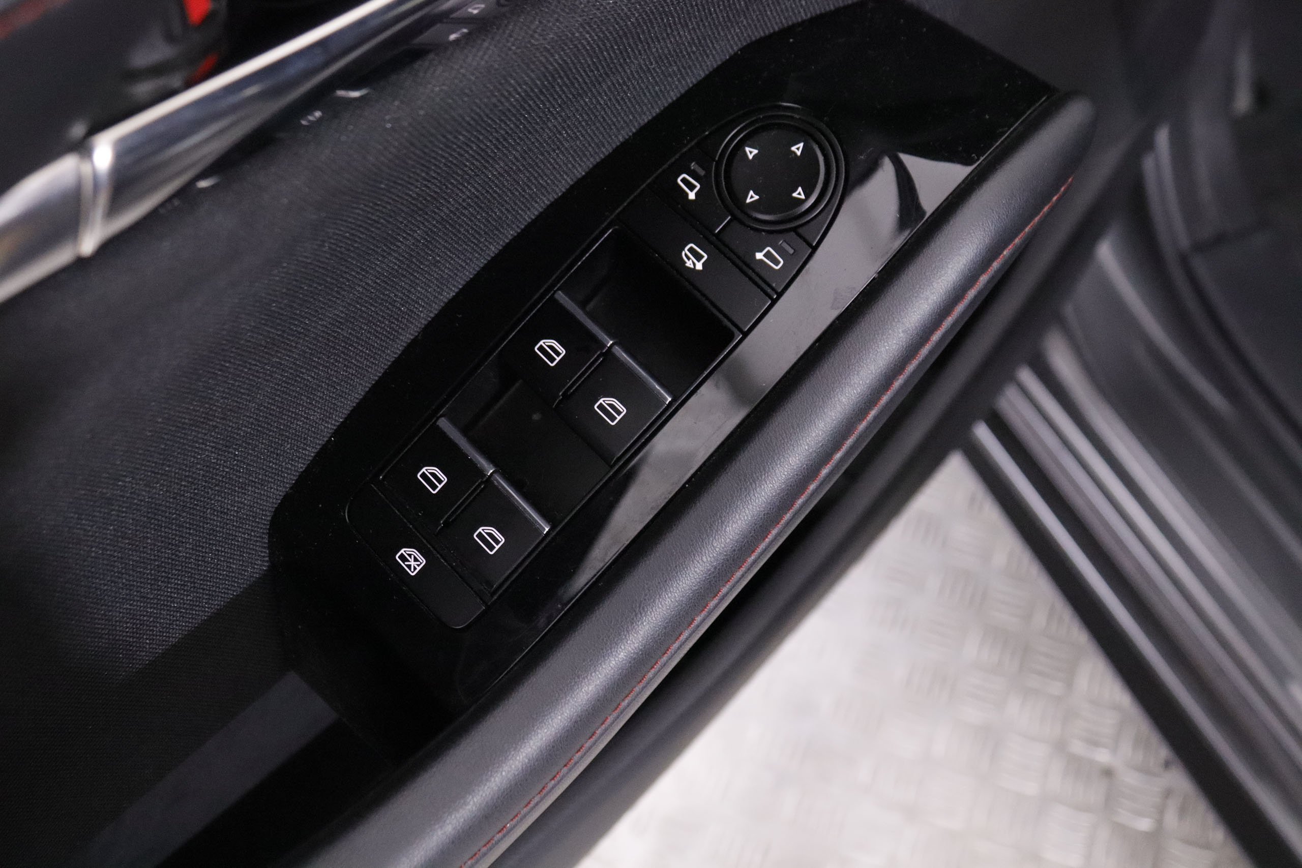 Mazda 3 2.0 E-SKYACTIVE G AUTO 122CV 5P # NAVY, PARKTRONIC foto 27