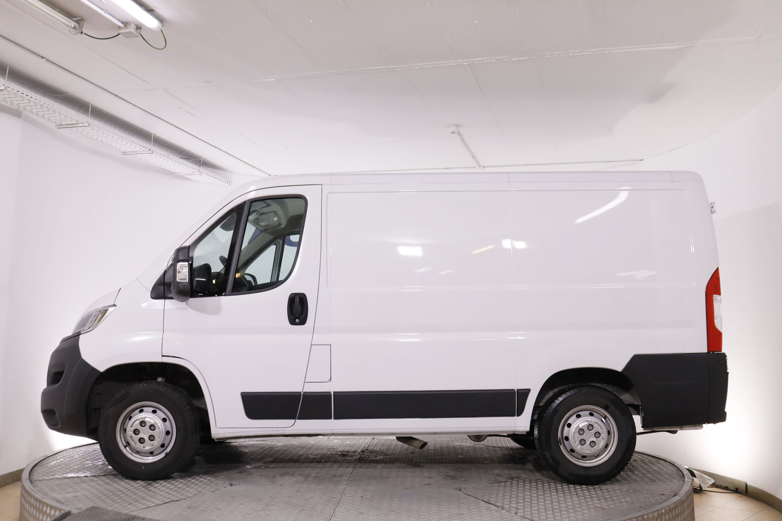 Opel Movano 2.2 HDI L1H1 FURGO 140CV 3P VENTA SOLO PROFESIONALES # IVA DEDUCIBLE, PARKTRONIC foto 9