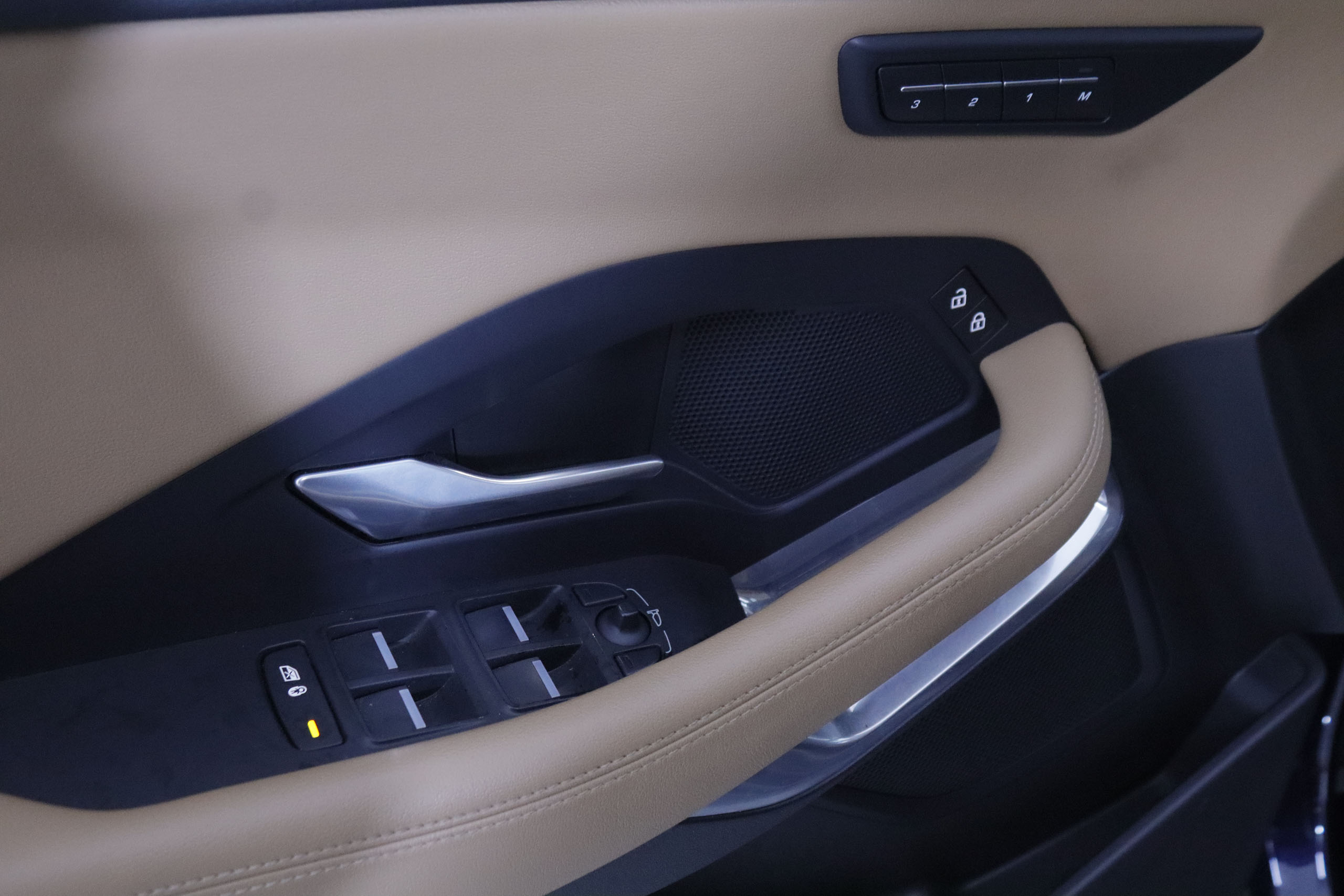 Jaguar E-pace 2.0D MHEV S AUTO 4WD 163CV 5P # IVA DEDUCIBLE, CUERO, NAVY foto 23