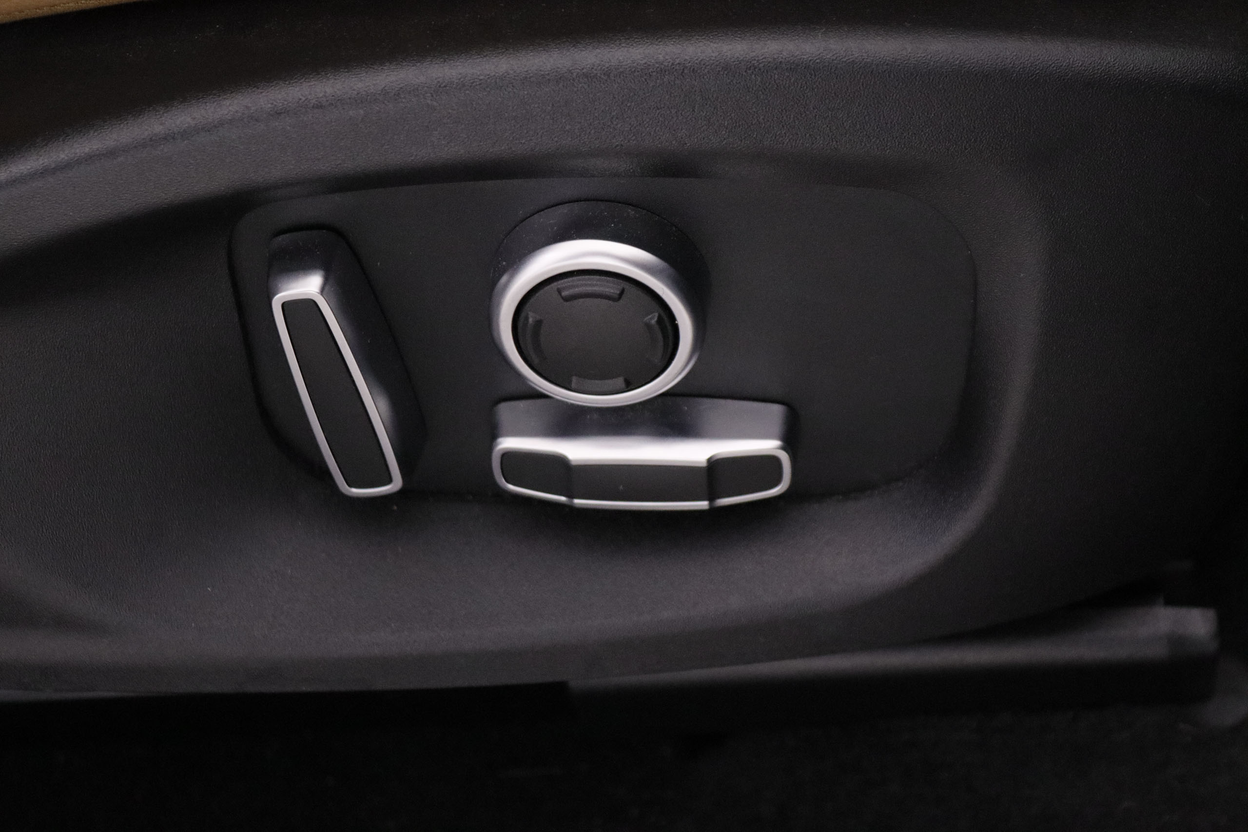 Jaguar E-pace 2.0D MHEV S AUTO 4WD 163CV 5P # IVA DEDUCIBLE, CUERO, NAVY foto 28