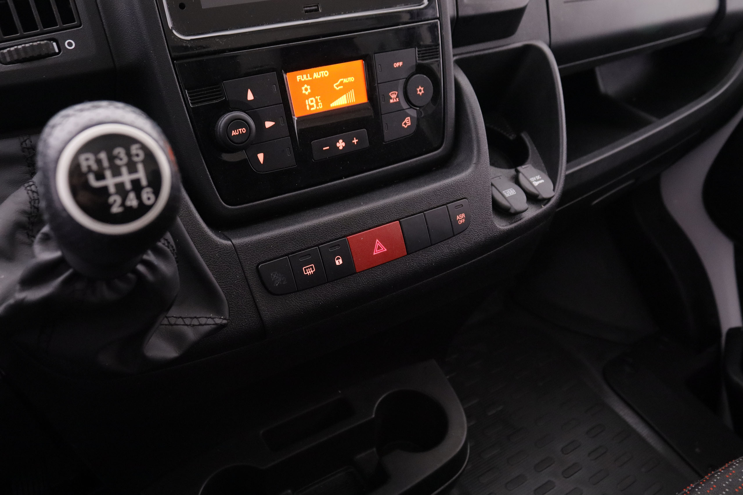 Opel MOVANO FURGO 2.2 BLUEHDI L1H1 140CV 3P VENTA SOLO PROFESIONALES # GARANTIA FAB 04/2026,IVA DEDUCIBLE, NAVY,PARKTRONIC FURGO 2.2 BLUEHDI L1H1 140CV 3P VENTA SOLO PROFESIONALES # GARANTIA FAB 04/2027,IVA DEDUCIBLE, NAVY,PARKTRONIC foto 22