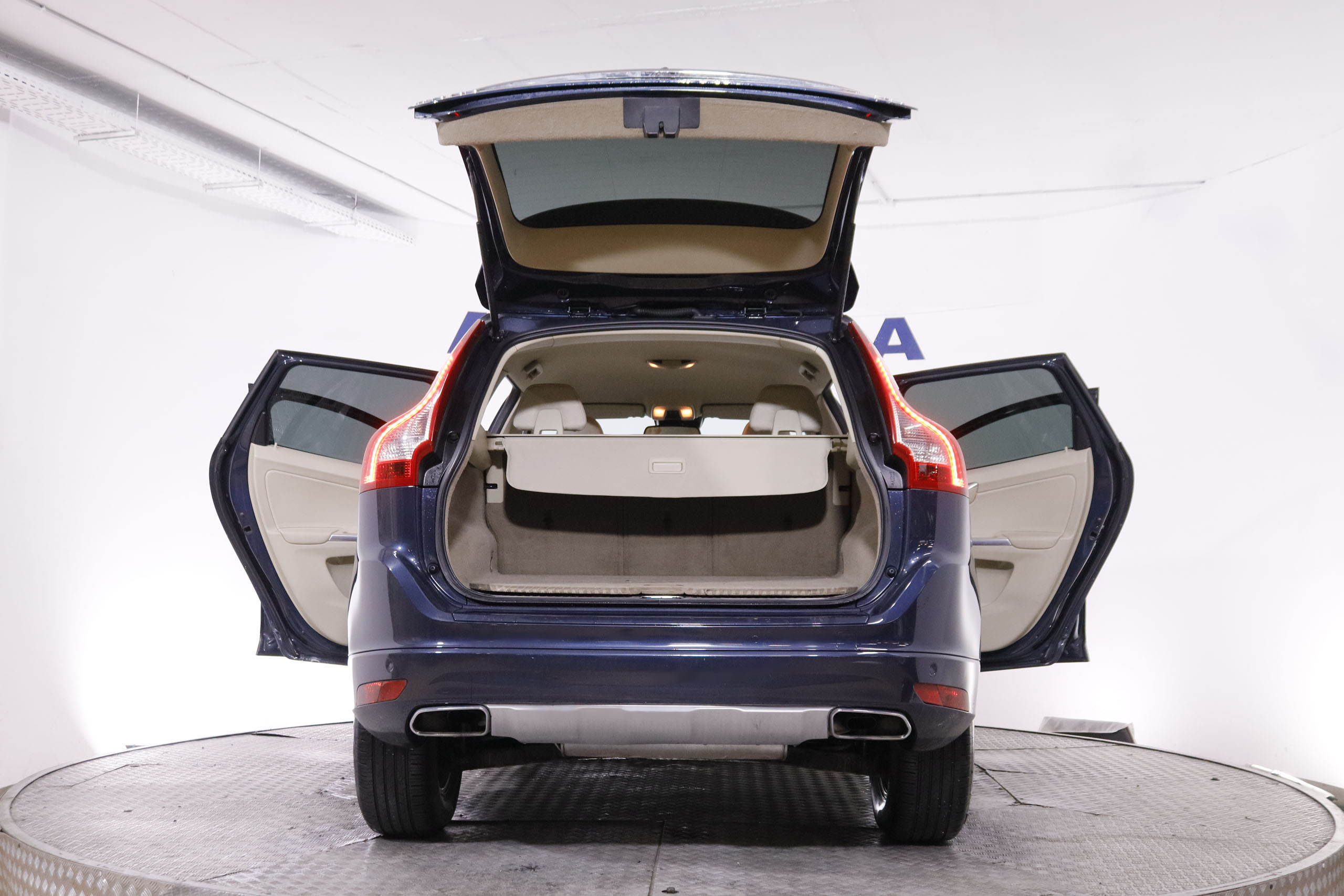 Volvo Xc 60 2.0 D4 MOMENTUM AUTO 4X2 184CV 5P # PARKTRONIC foto 3