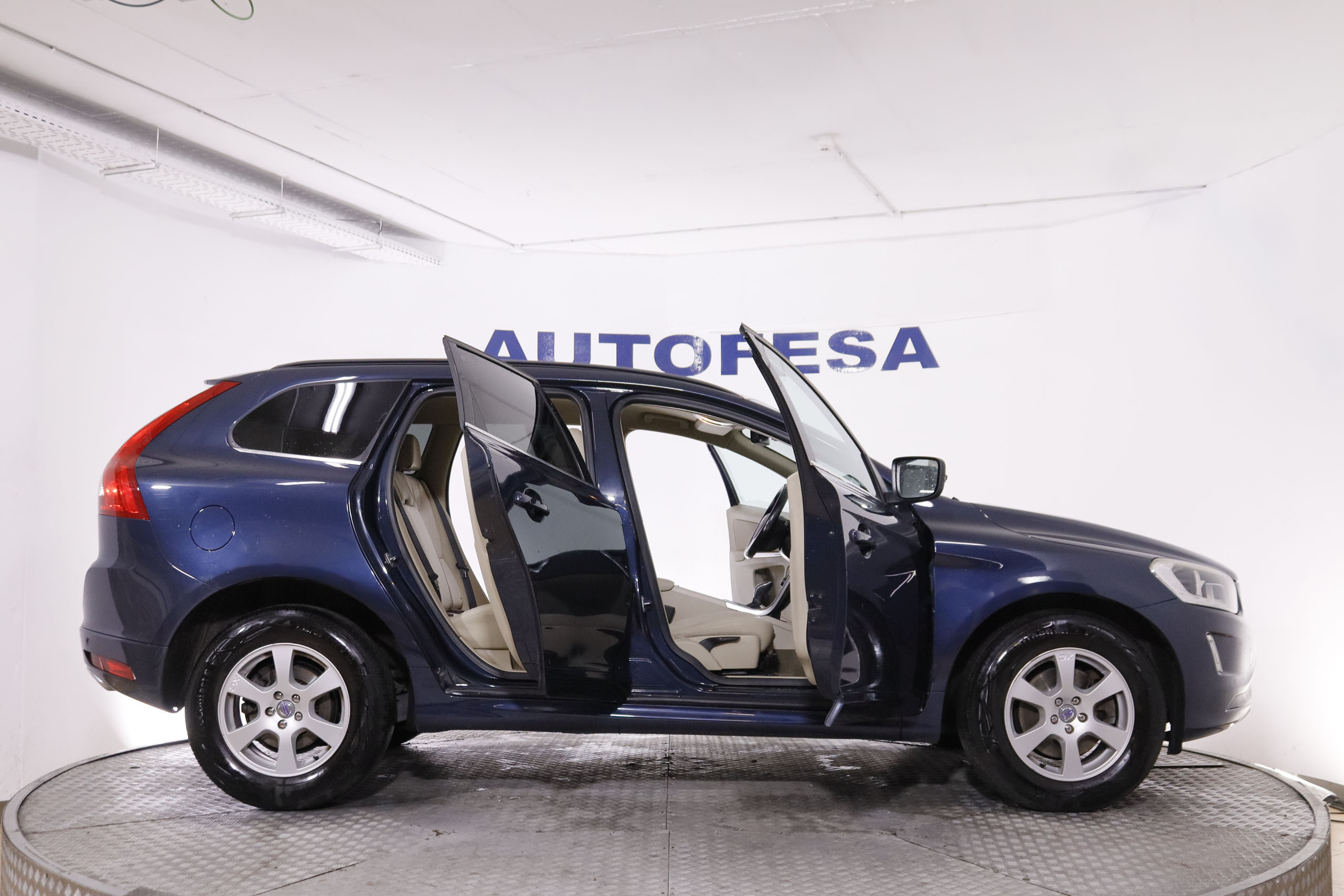 Volvo Xc 60 2.0 D4 MOMENTUM AUTO 4X2 184CV 5P # PARKTRONIC foto 7