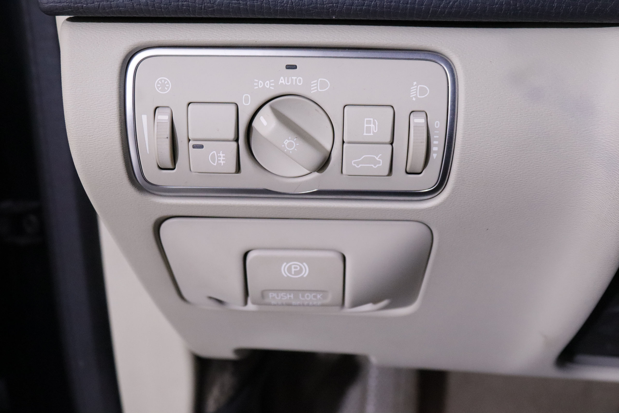 Volvo Xc 60 2.0 D4 MOMENTUM AUTO 4X2 184CV 5P # PARKTRONIC foto 17