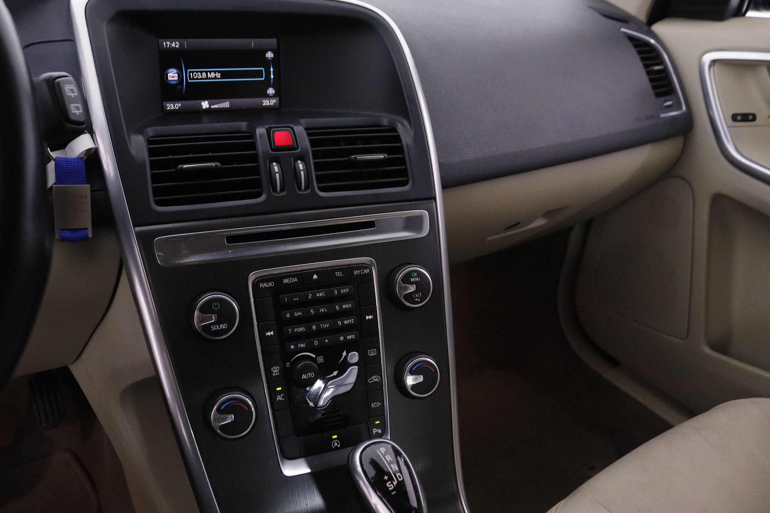 Volvo Xc 60 2.0 D4 MOMENTUM AUTO 4X2 184CV 5P # PARKTRONIC foto 20