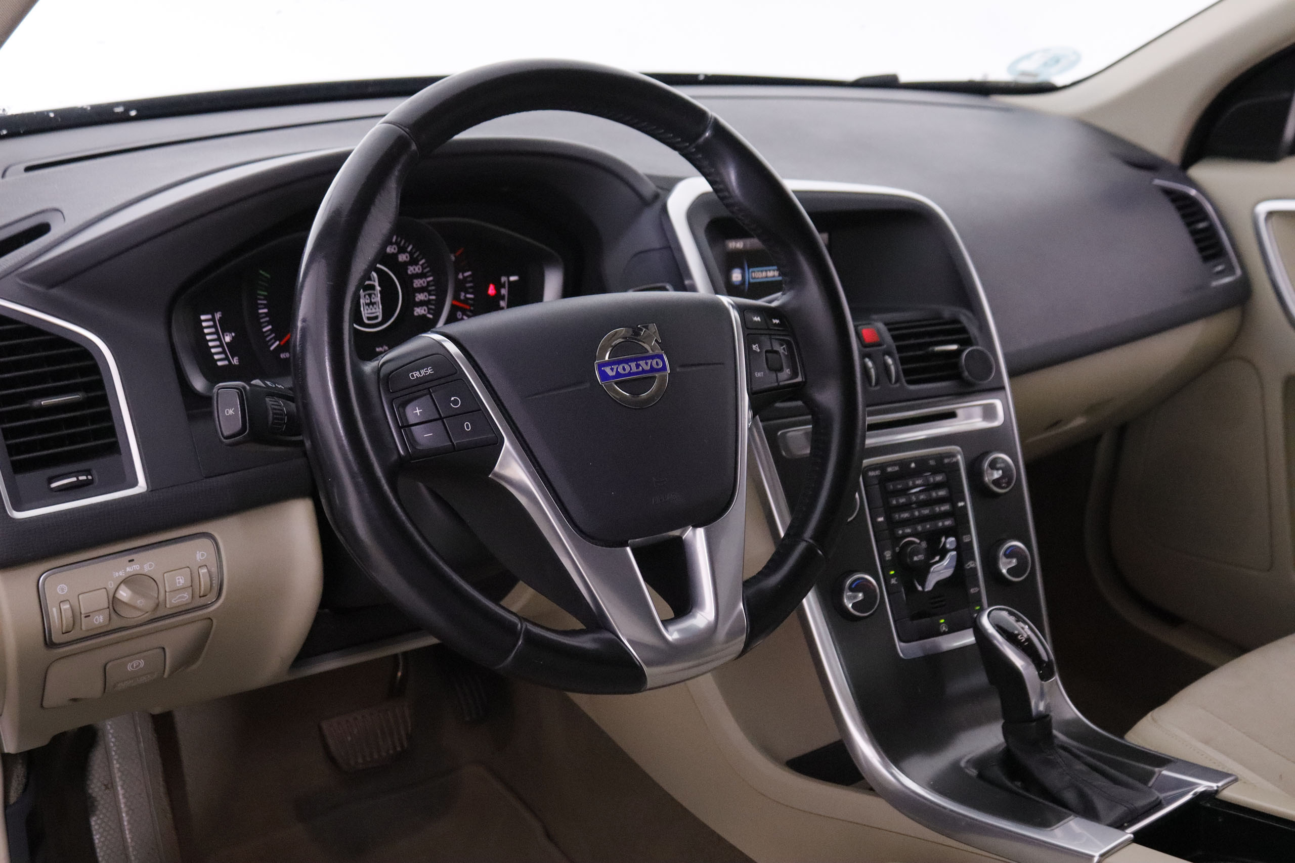 Volvo Xc 60 2.0 D4 MOMENTUM AUTO 4X2 184CV 5P # PARKTRONIC foto 22