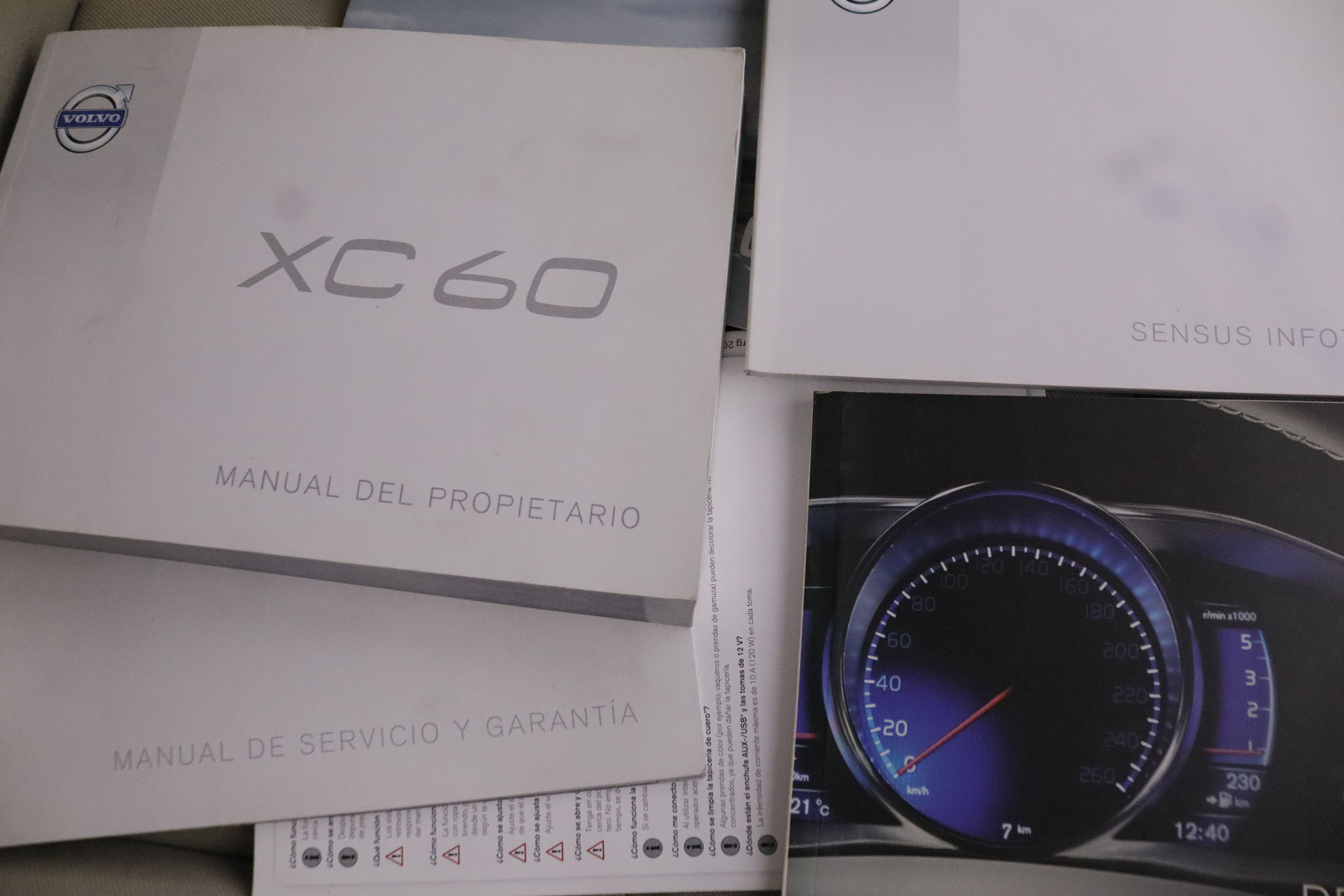 Volvo Xc 60 2.0 D4 MOMENTUM AUTO 4X2 184CV 5P # PARKTRONIC foto 24