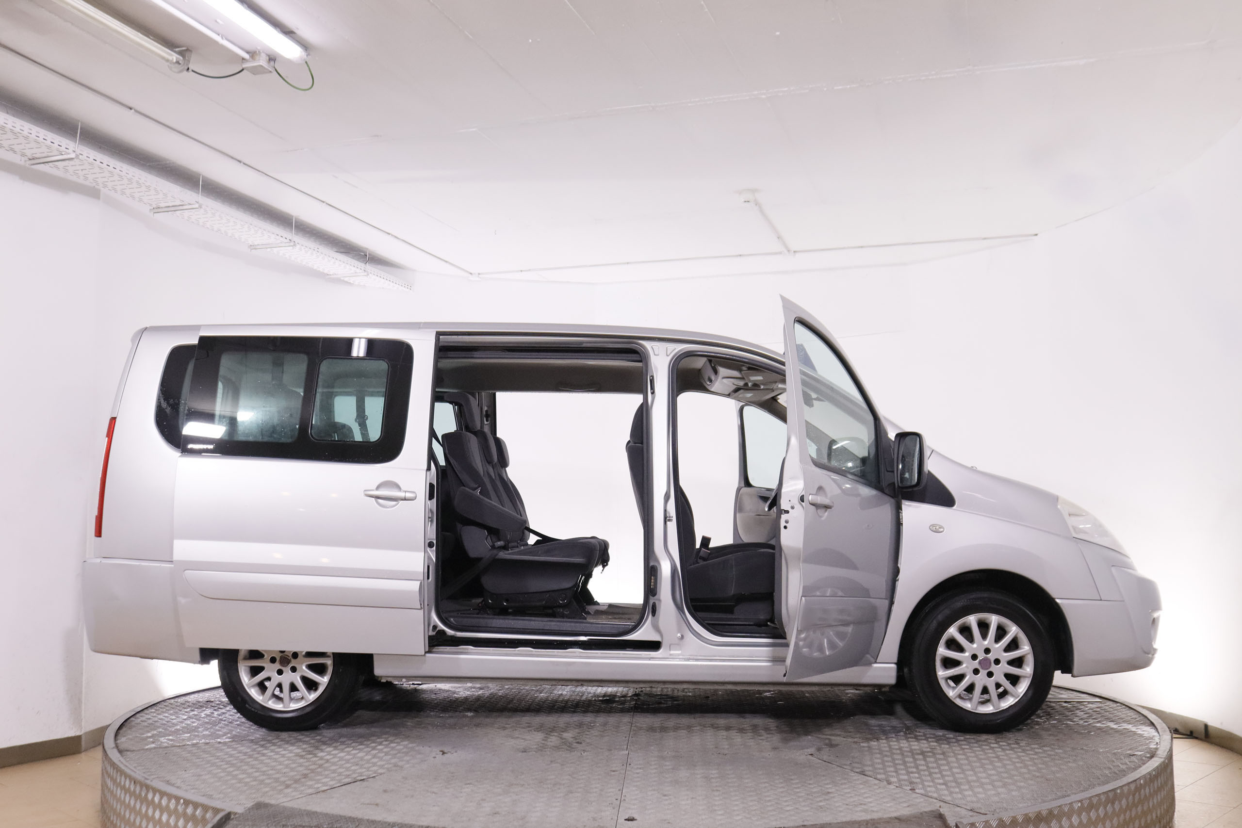 Fiat Scudo 2.0 MJTE PANORAMA 165CV 9 PLAZAS 5P foto 13