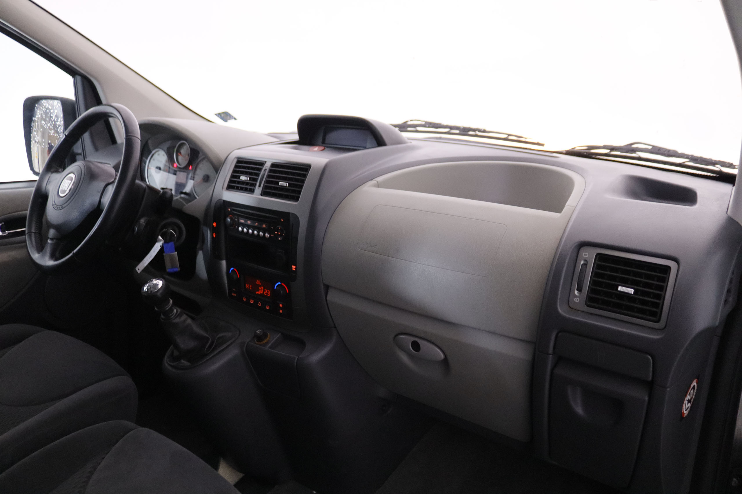 Fiat Scudo 2.0 MJTE PANORAMA 165CV 9 PLAZAS 5P foto 15