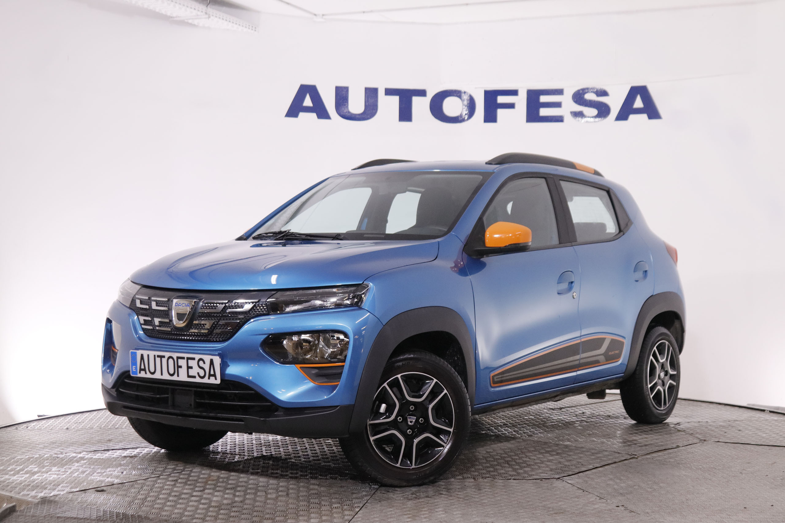 Dacia SPRING ELECTRICO CONFORT PLUS AUTO 45CV 5P # CUERO,NAVY,PARKTRONIC,CAMARA TRASERA ELECTRICO CONFORT PLUS AUTO 45CV 5P # CUERO,NAVY,PARKTRONIC,CAMARA TRASERA foto 26