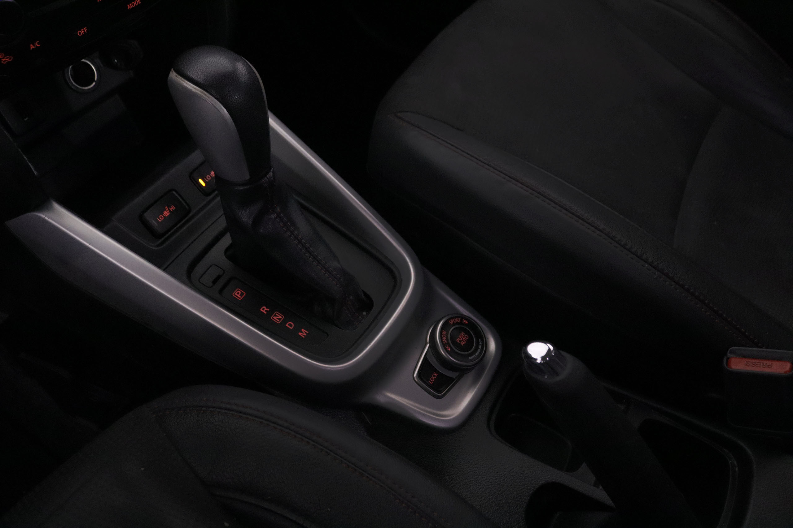 Suzuki Vitara 1.4T 4WD AUTO S 140CV 5P # NAVY,FAROS LED,CAMARA TRASERA,PARKTRONIC foto 14