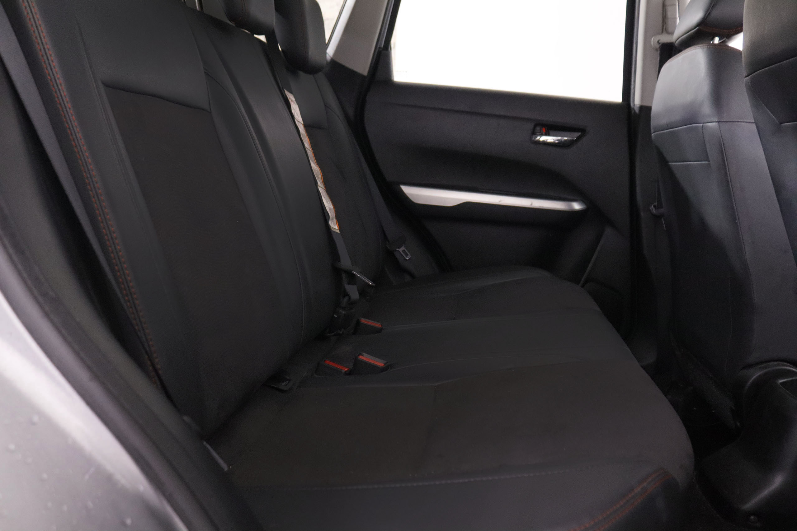 Suzuki Vitara 1.4T 4WD AUTO S 140CV 5P # NAVY,FAROS LED,CAMARA TRASERA,PARKTRONIC foto 19