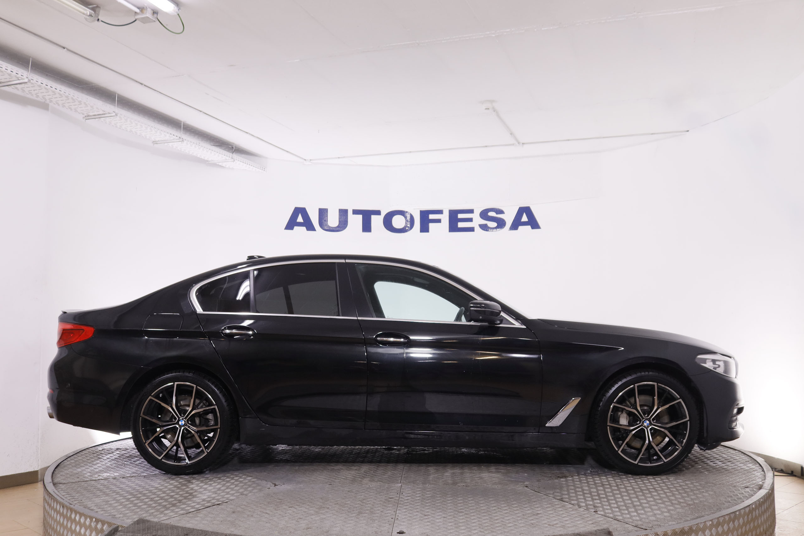 BMW 530 SERIE 5 530I XDRIVE AUTO 252CV 4P # CUERO, TECHO ELECTRICO, PARKTRONIC foto 9