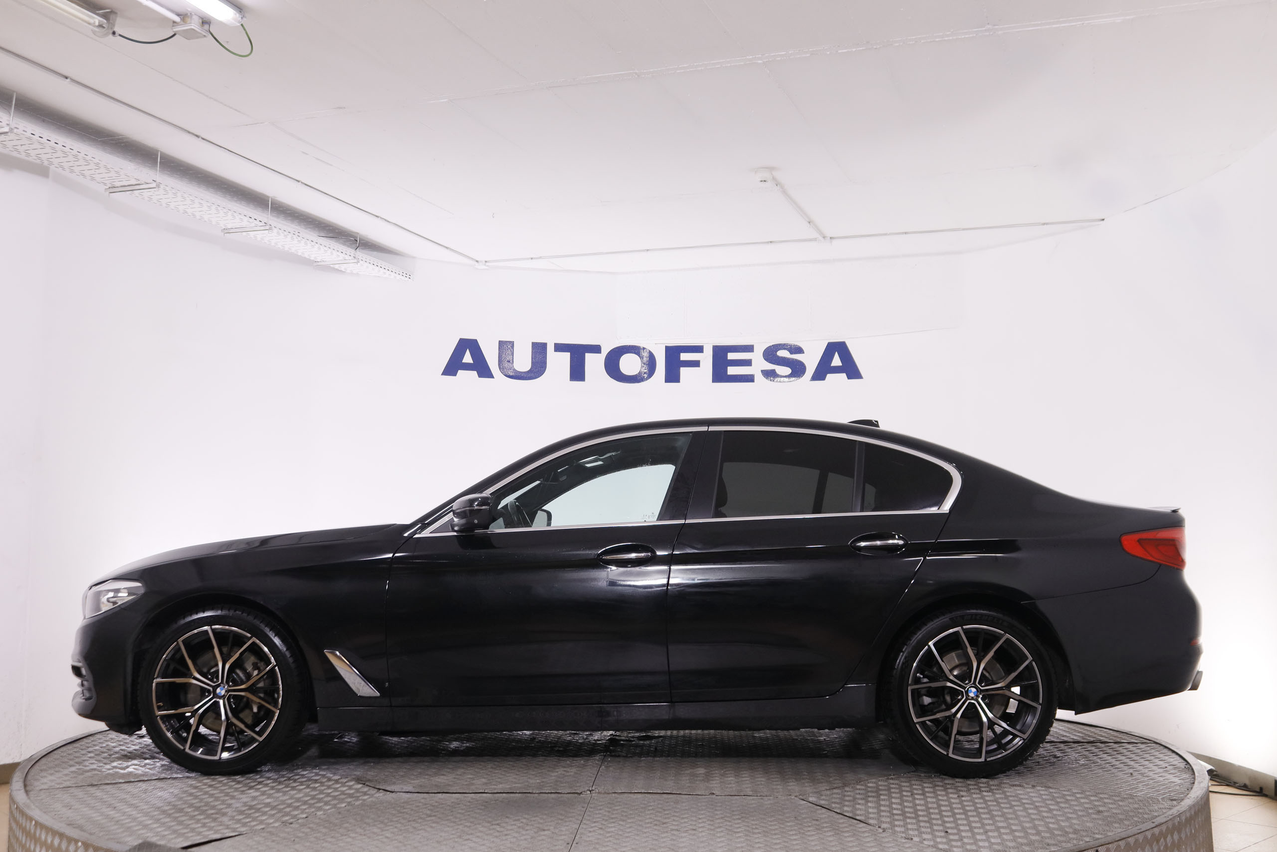 BMW 530 SERIE 5 530I XDRIVE AUTO 252CV 4P # CUERO, TECHO ELECTRICO, PARKTRONIC foto 13
