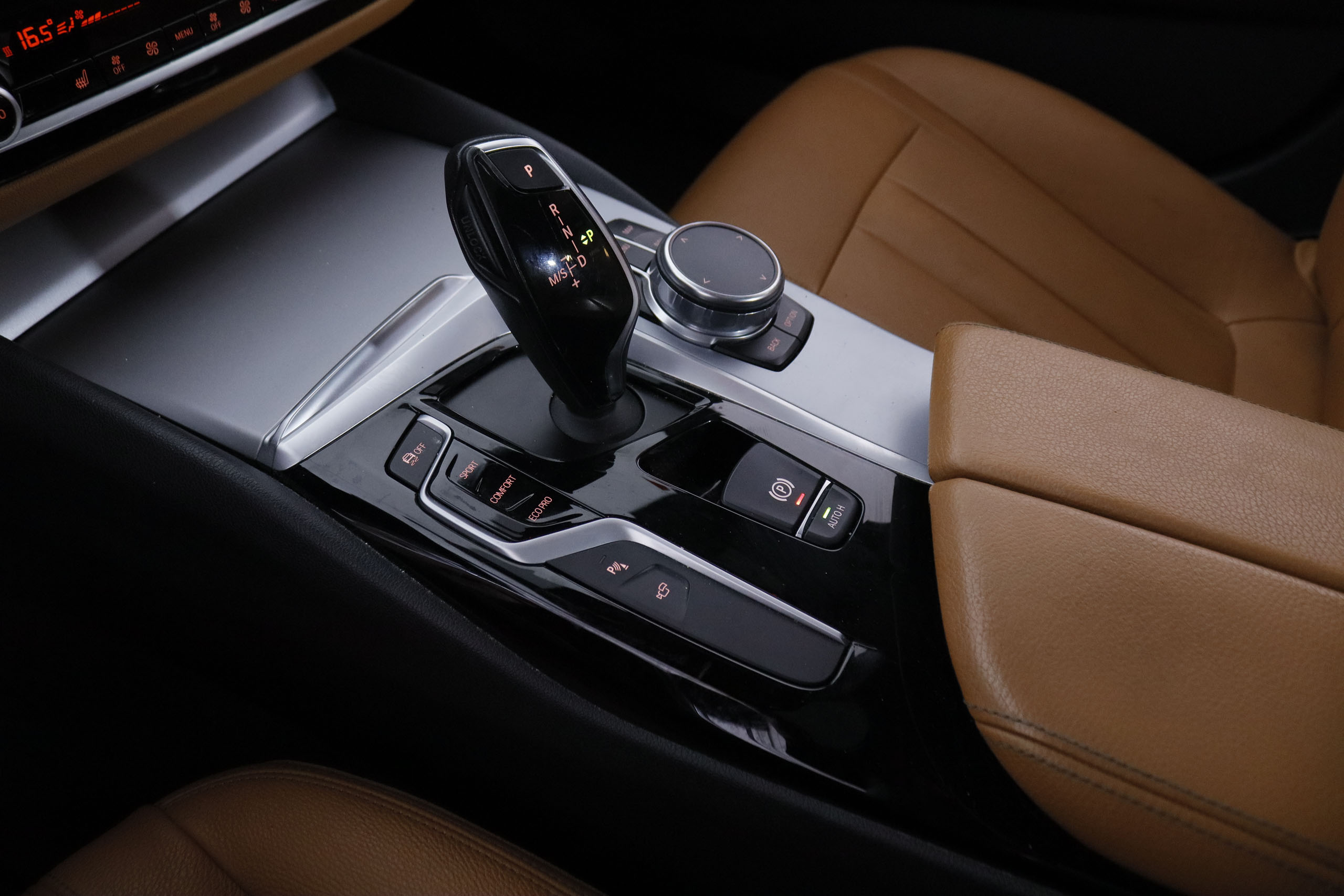 BMW 530 SERIE 5 530I XDRIVE AUTO 252CV 4P # CUERO, TECHO ELECTRICO, PARKTRONIC foto 28