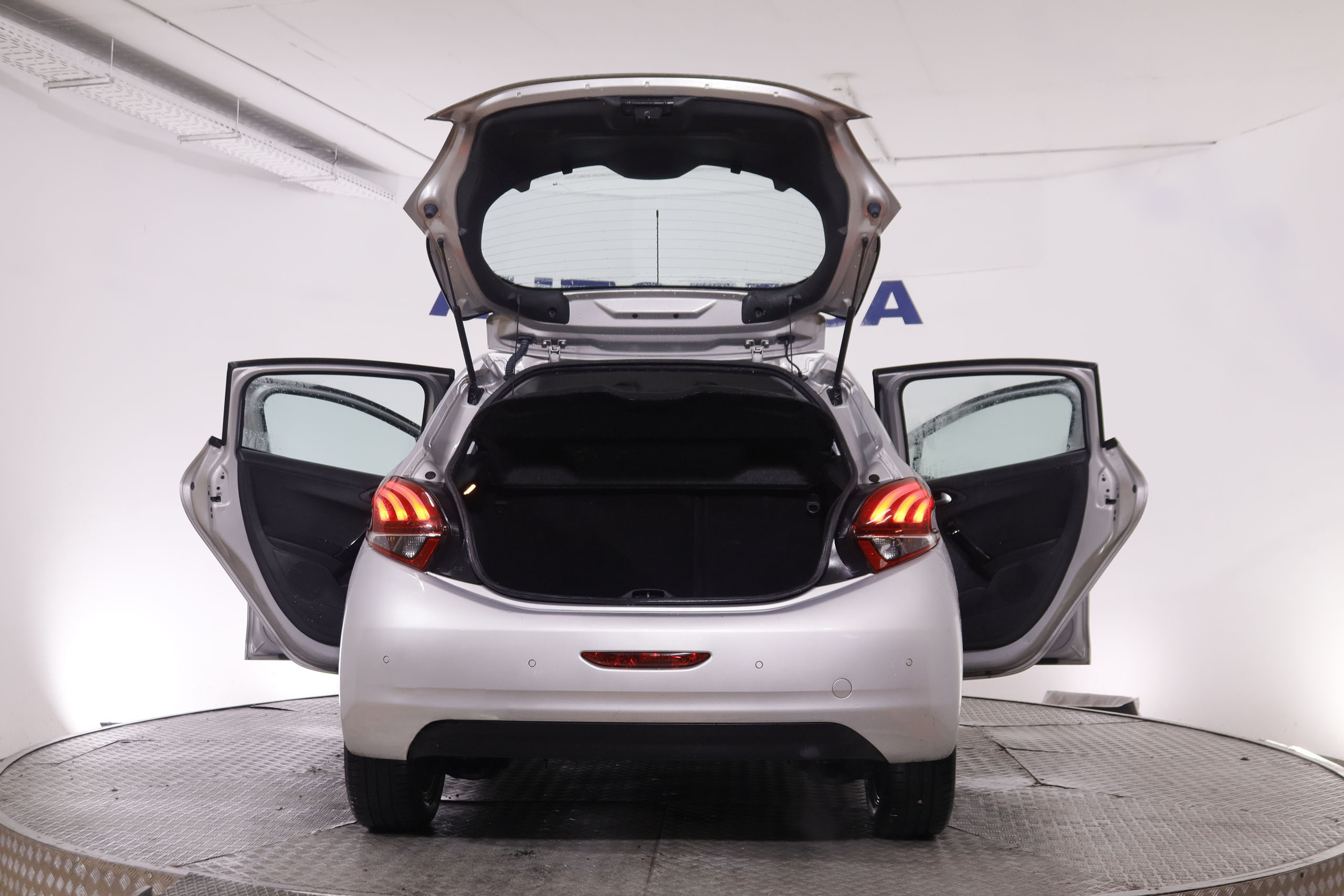 Peugeot 208 1.2 PURE TECH ALLURE 82CV 5P # NAVY, PARKTRONIC foto 10