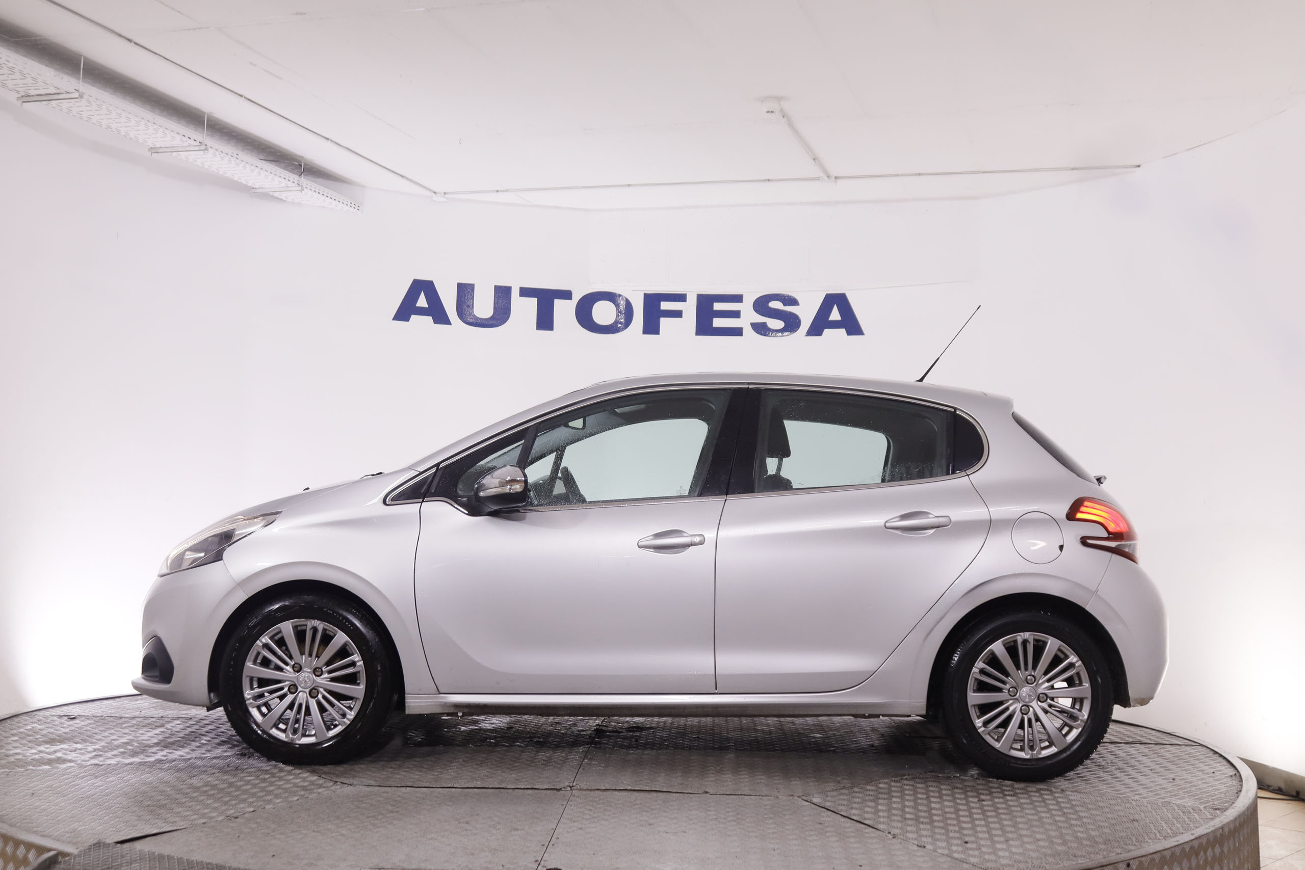 Peugeot 208 1.2 PURE TECH ALLURE 82CV 5P # NAVY, PARKTRONIC foto 9