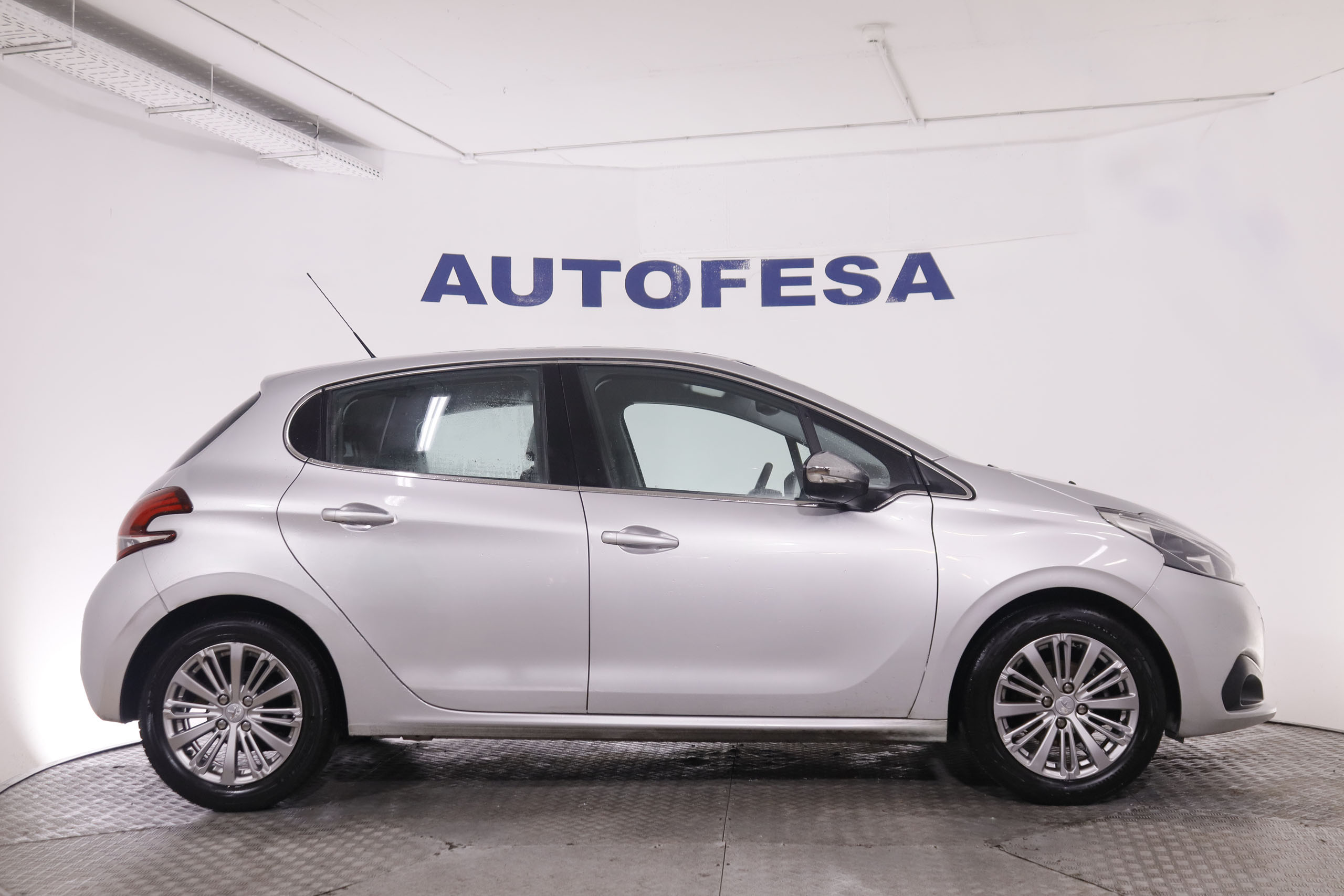 Peugeot 208 1.2 PURE TECH ALLURE 82CV 5P # NAVY, PARKTRONIC foto 13