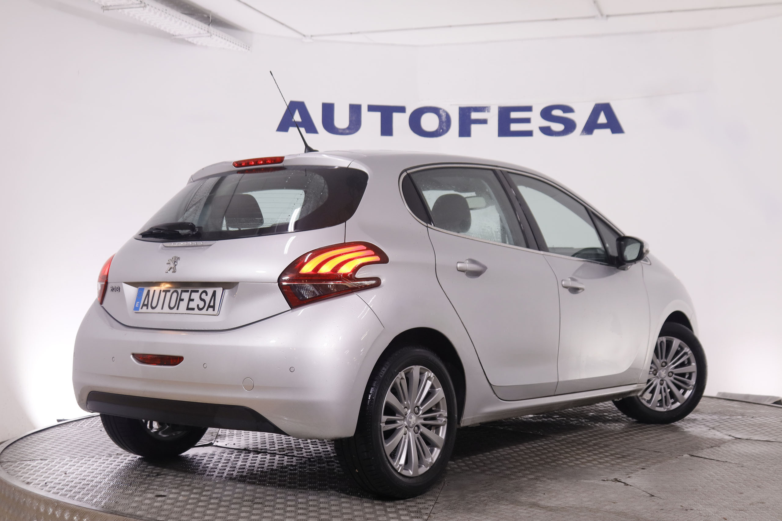 Peugeot 208 1.2 PURE TECH ALLURE 82CV 5P # NAVY, PARKTRONIC foto 7