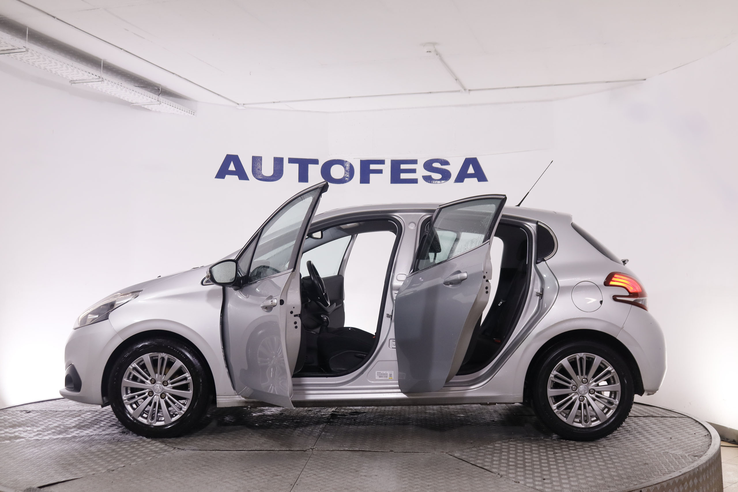 Peugeot 208 1.2 PURE TECH ALLURE 82CV 5P # NAVY, PARKTRONIC foto 11