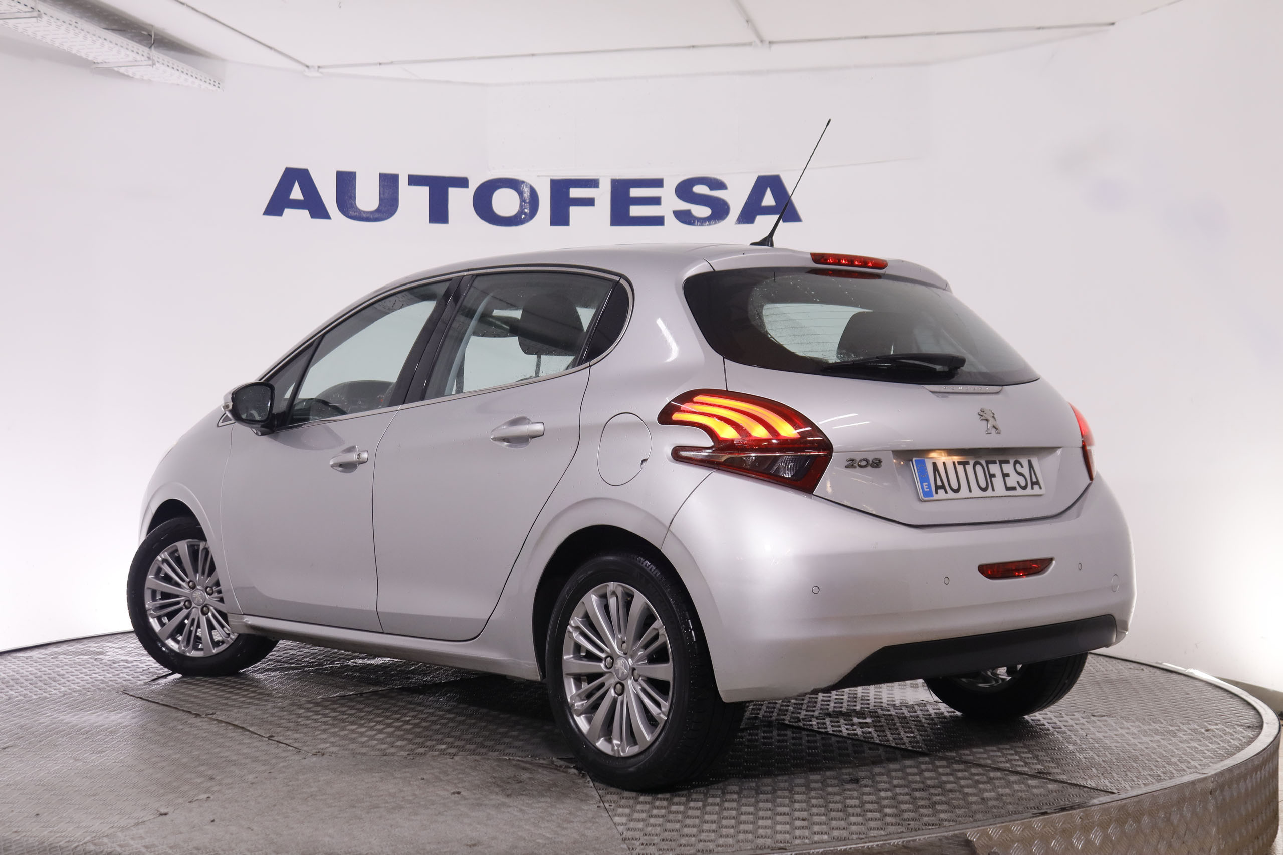 Peugeot 208 1.2 PURE TECH ALLURE 82CV 5P # NAVY, PARKTRONIC foto 5