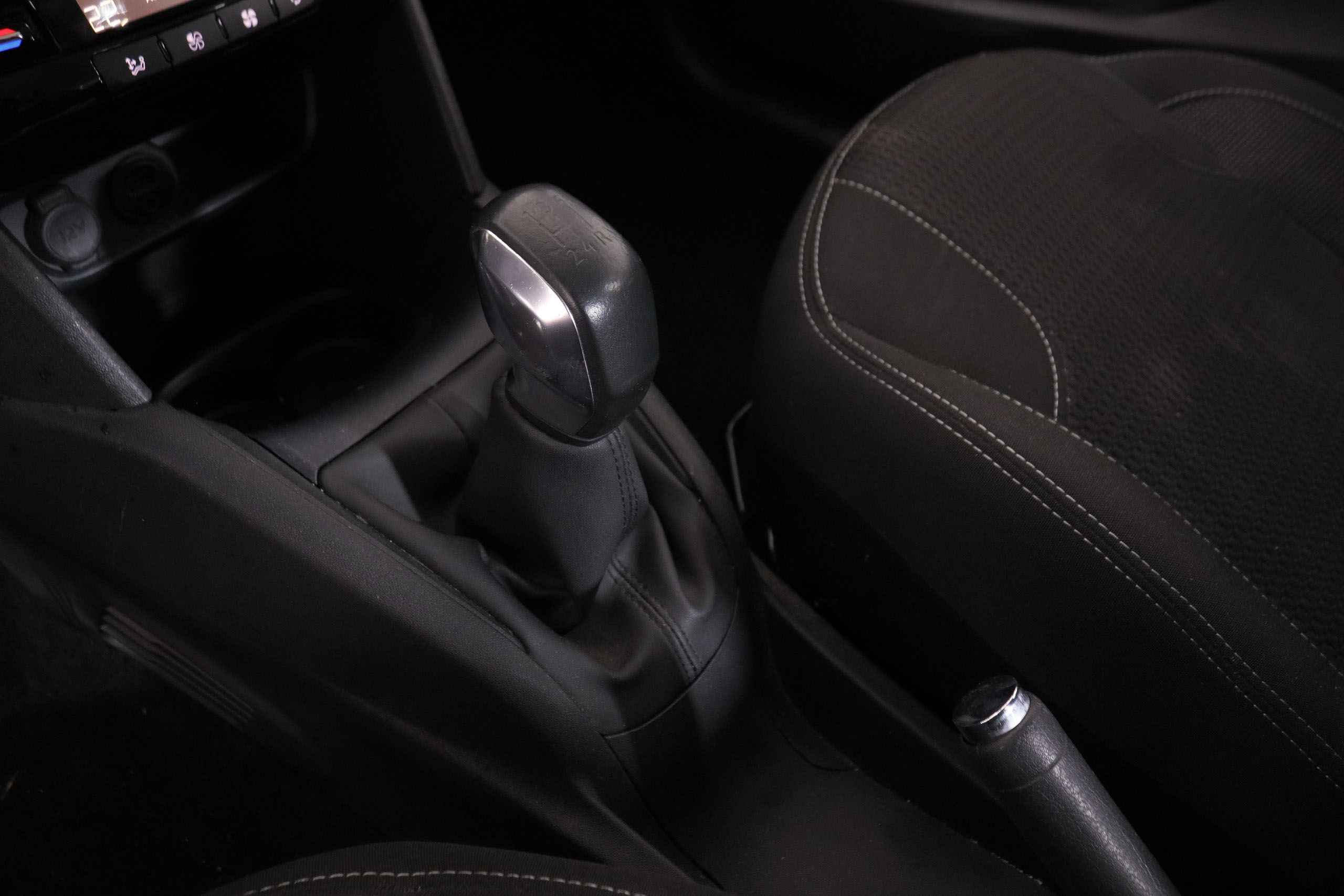 Peugeot 208 1.2 PURE TECH ALLURE 82CV 5P # NAVY, PARKTRONIC foto 21