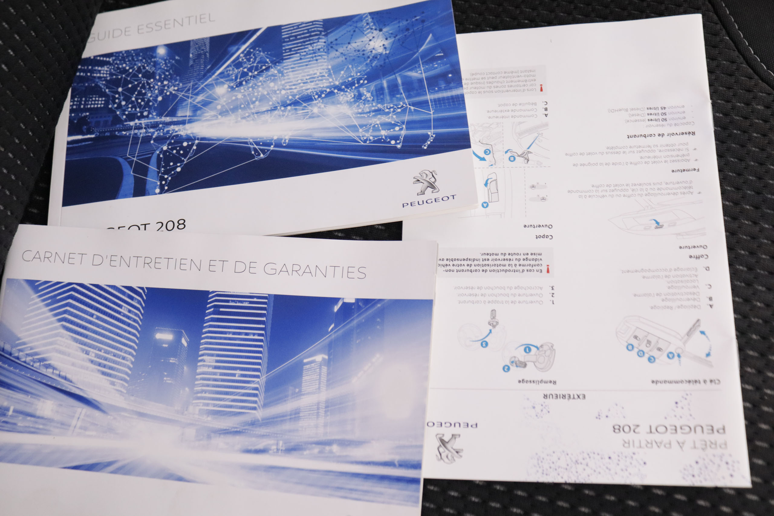 Peugeot 208 1.2 PURE TECH ALLURE 82CV 5P # NAVY, PARKTRONIC foto 25