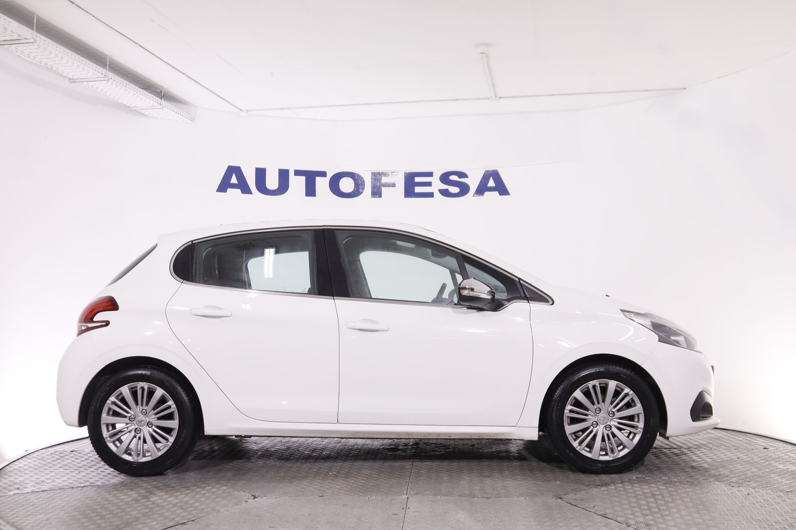 Peugeot 208 1.2 PURE TECH ALLURE 82CV 5P # NAVY, PARKTRONIC foto 9