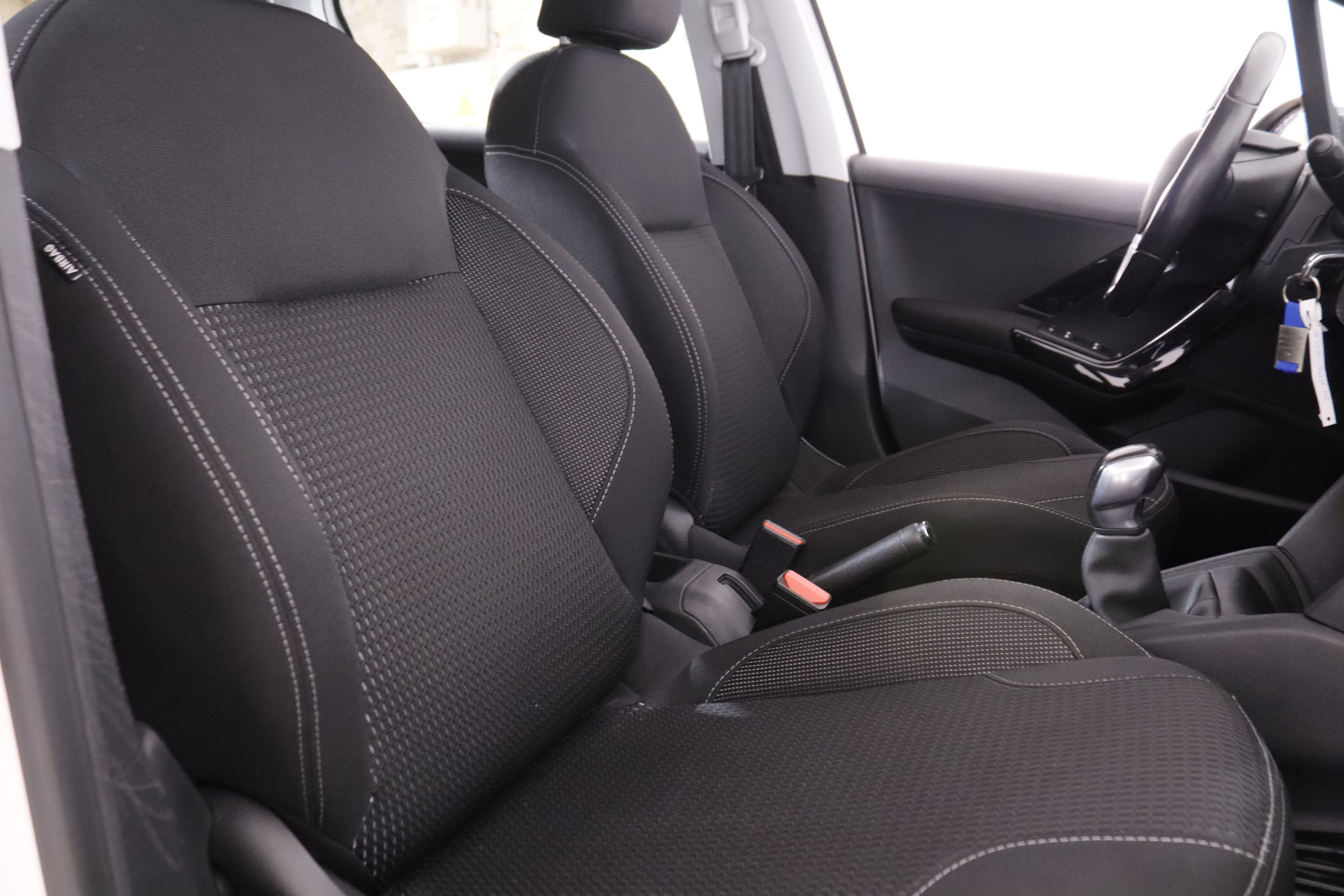 Peugeot 208 1.2 PURE TECH ALLURE 82CV 5P # NAVY, PARKTRONIC foto 22