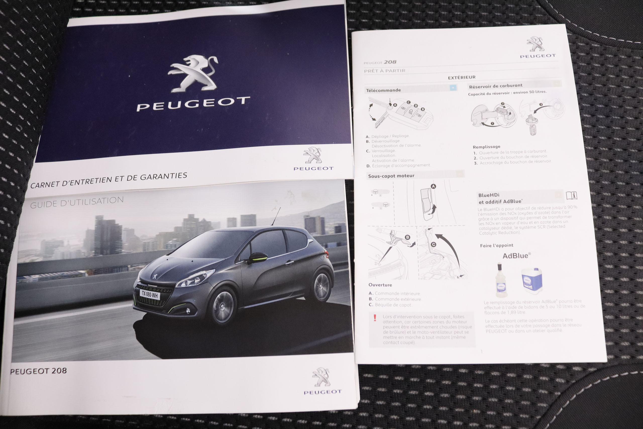 Peugeot 208 1.2 PURE TECH ALLURE 82CV 5P # NAVY, PARKTRONIC foto 24