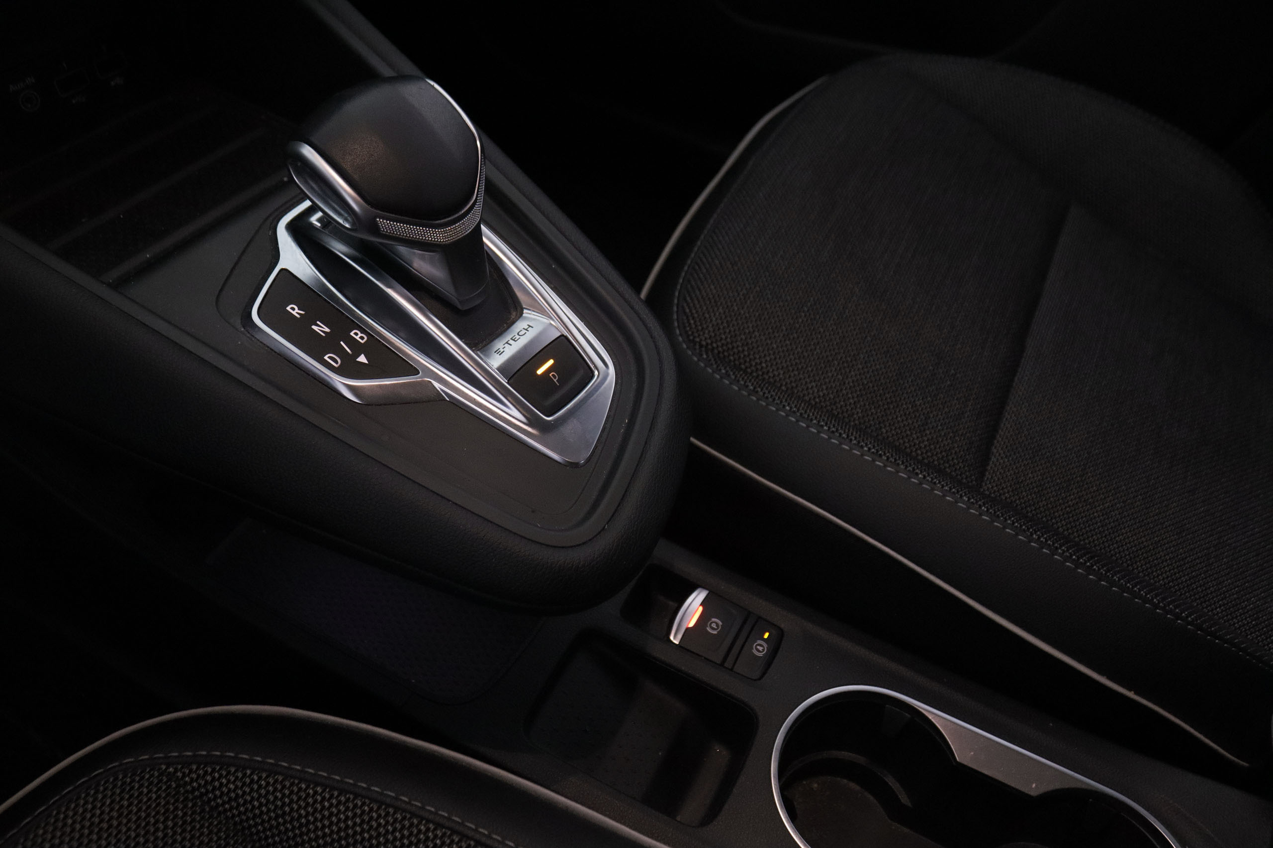 Renault Captur 1.6 E-TECH PLUG-IN INTENS AUTO 160CV 5P # IVA DEDUCIBLE, NAVY, PARKTRONIC foto 28