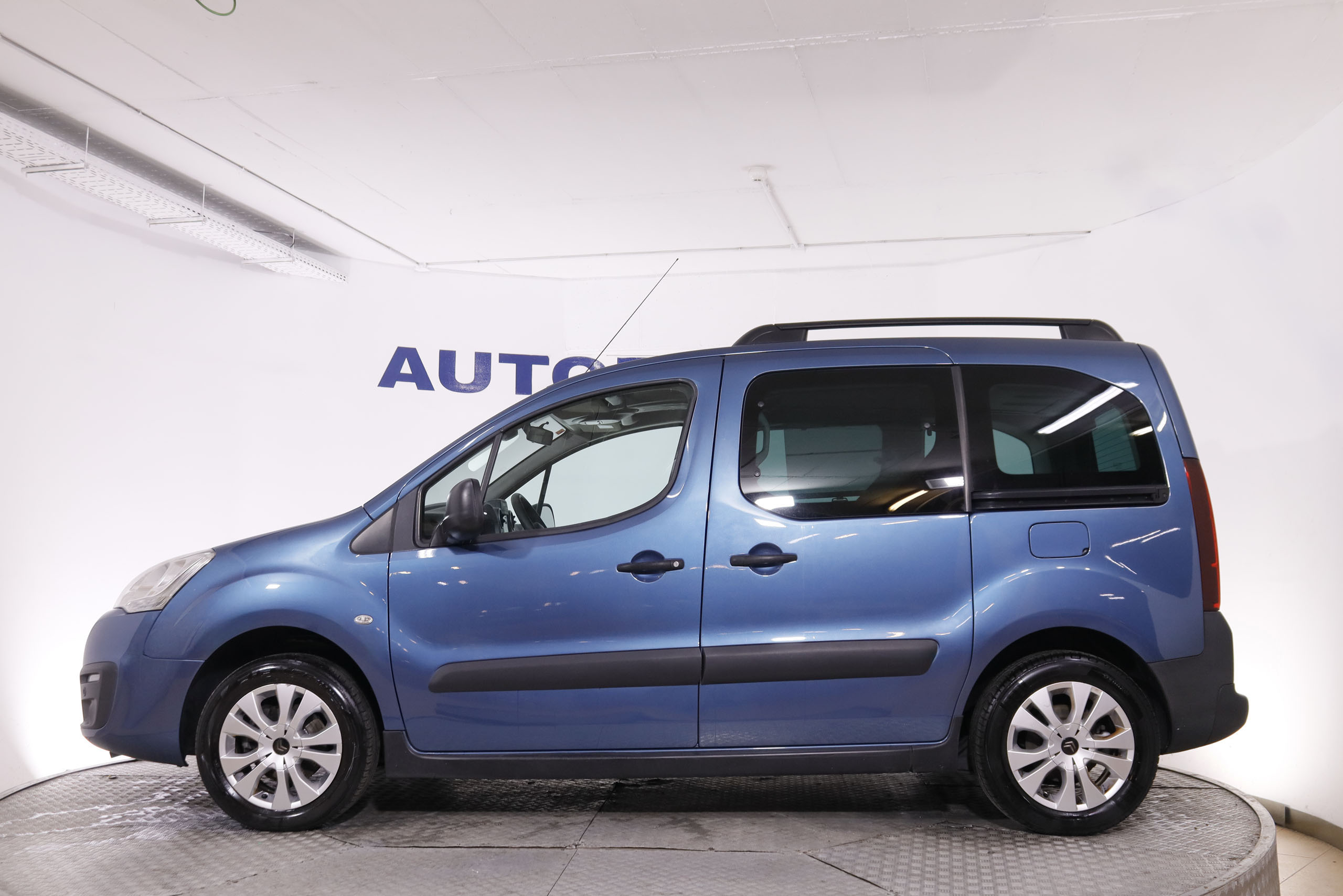 Citroen Berlingo MULTISPACE 1.2i 20 ANIVERSARIO 110CV 5P # PARKTRONIC foto 13