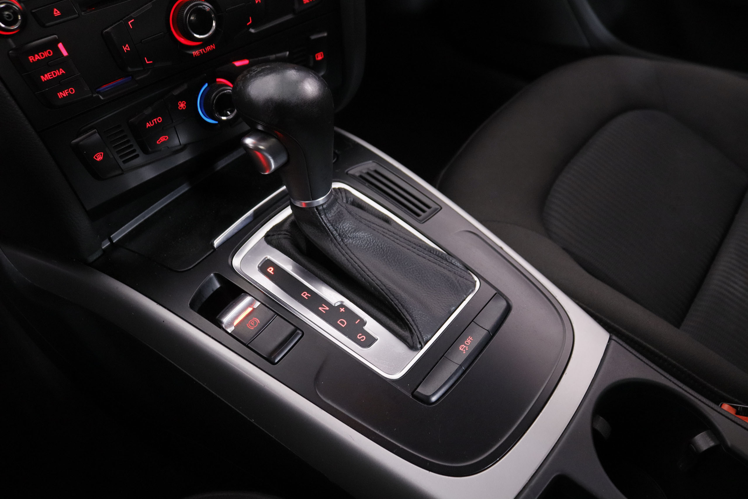 Audi A4 2.0 TDI MULTITRONIC AUTO 143CV 4P # PARKTRONIC foto 21