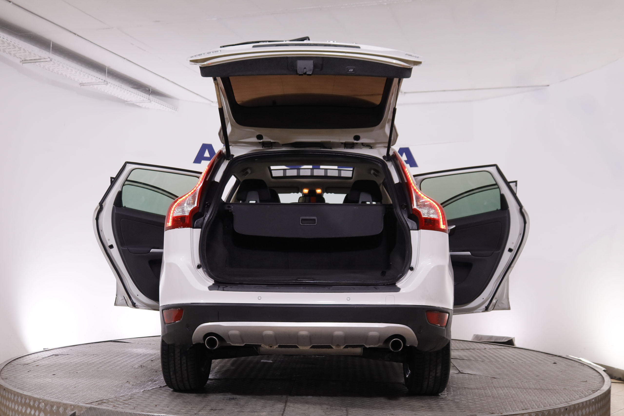 Volvo Xc 60 2.5 MOMENTUM AWD AUTO 205CV 5P # TECHO ELECTRICO, NAVY, PARKTRONIC foto 10