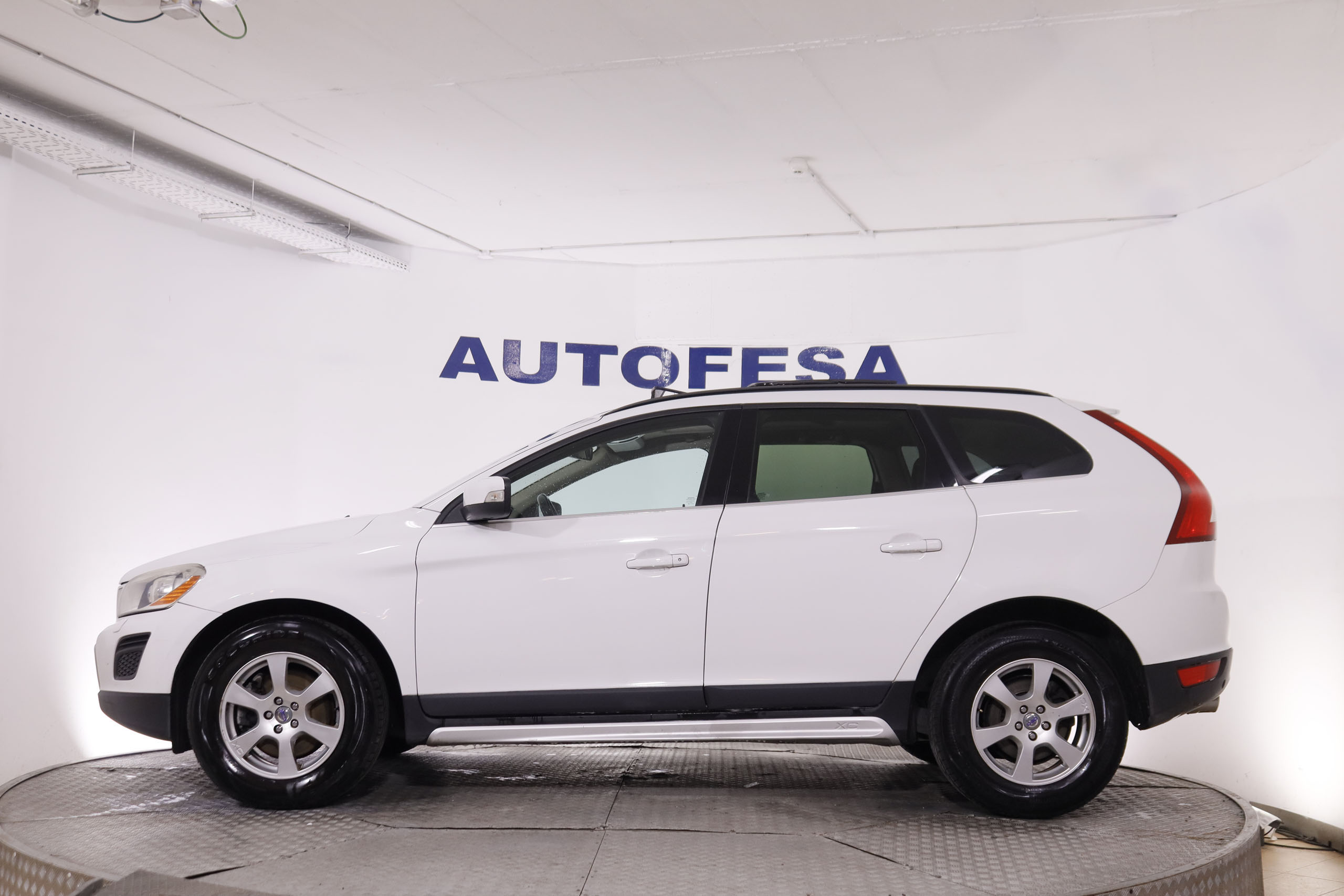 Volvo Xc 60 2.5 MOMENTUM AWD AUTO 205CV 5P # TECHO ELECTRICO, NAVY, PARKTRONIC foto 9