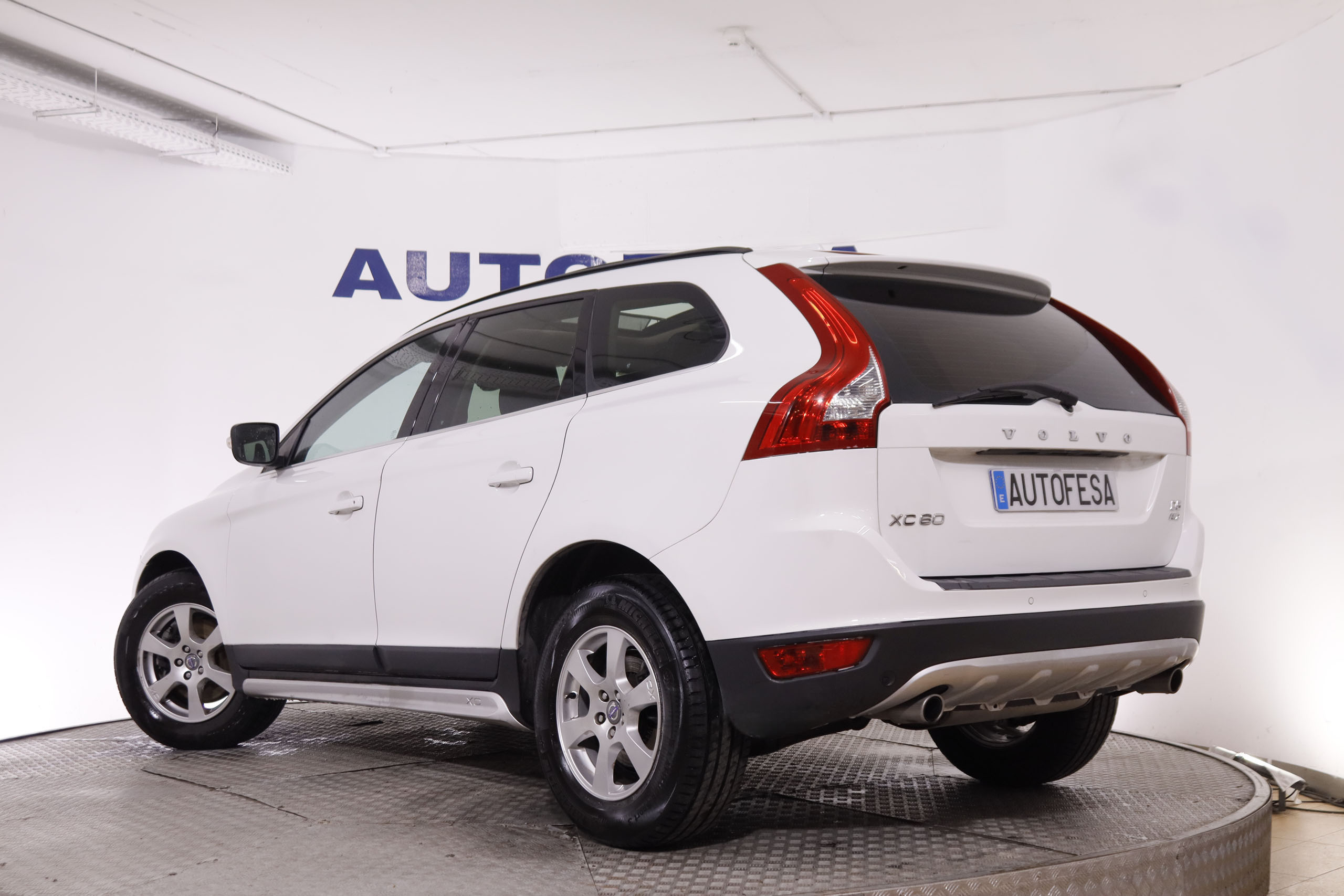 Volvo Xc 60 2.5 MOMENTUM AWD AUTO 205CV 5P # TECHO ELECTRICO, NAVY, PARKTRONIC foto 5