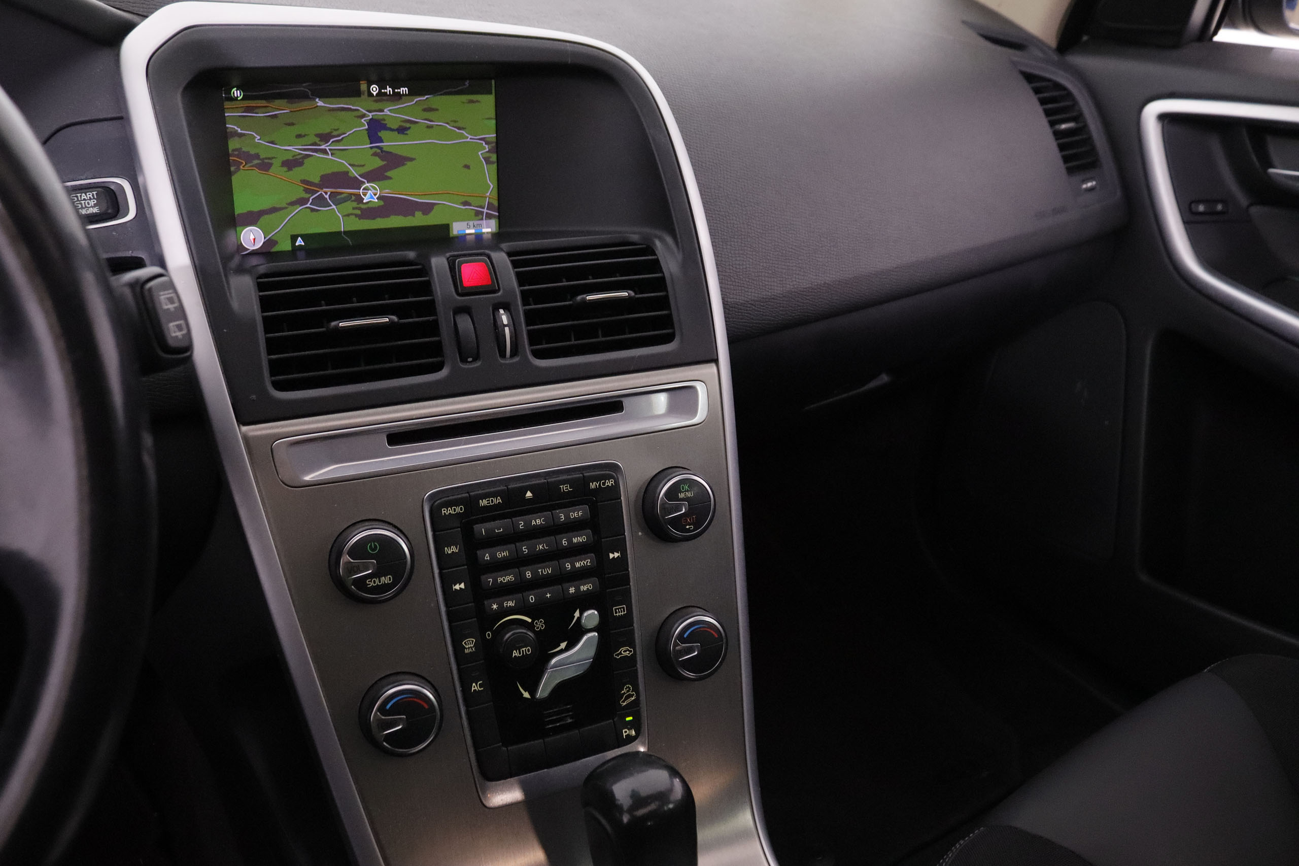 Volvo Xc 60 2.5 MOMENTUM AWD AUTO 205CV 5P # TECHO ELECTRICO, NAVY, PARKTRONIC foto 19