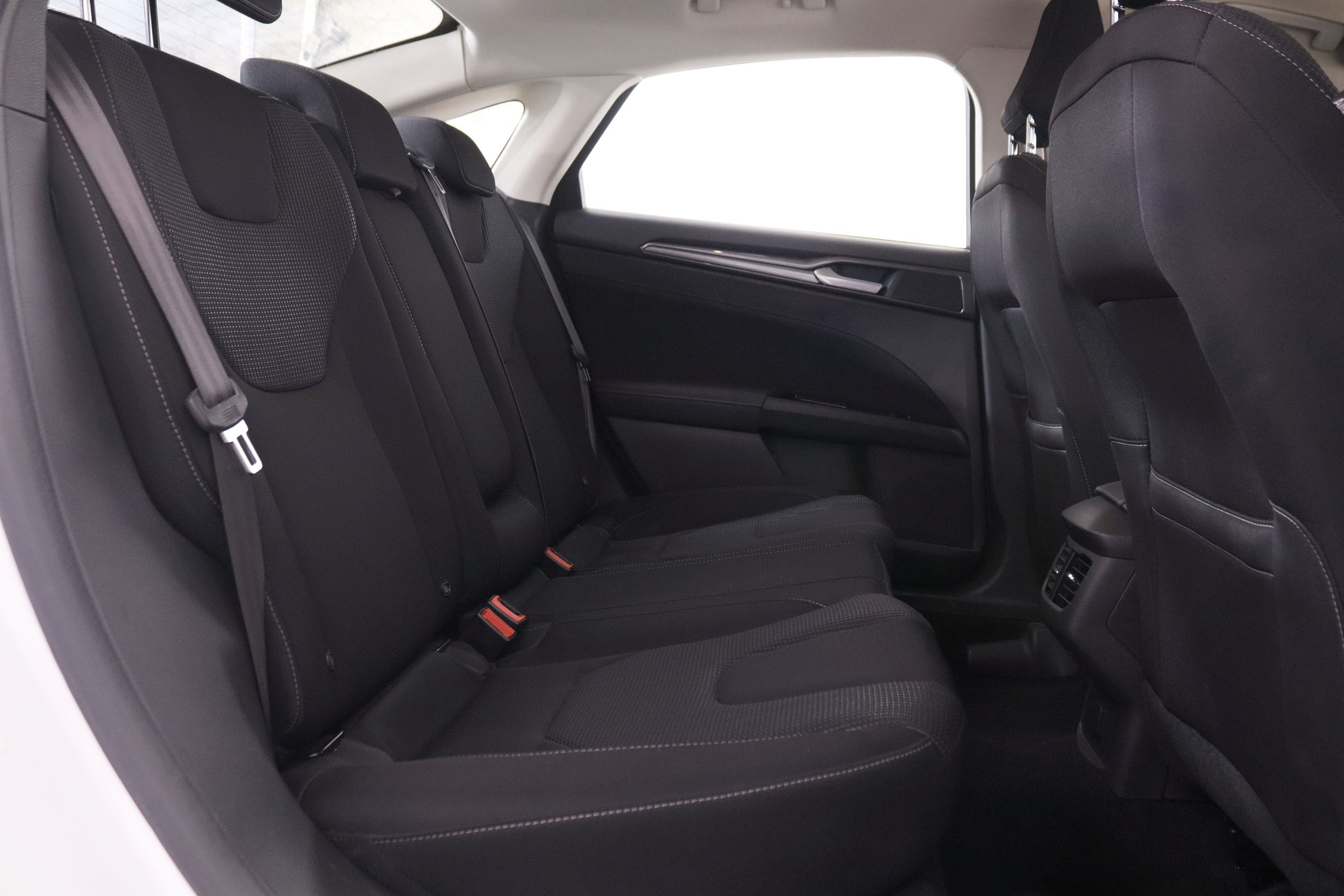 Ford Mondeo 2.0 HYBRID TITANIUM AUTO 187CV 4P # IVA DEDUCIBLE, NAVY, PARKTRONIC foto 26