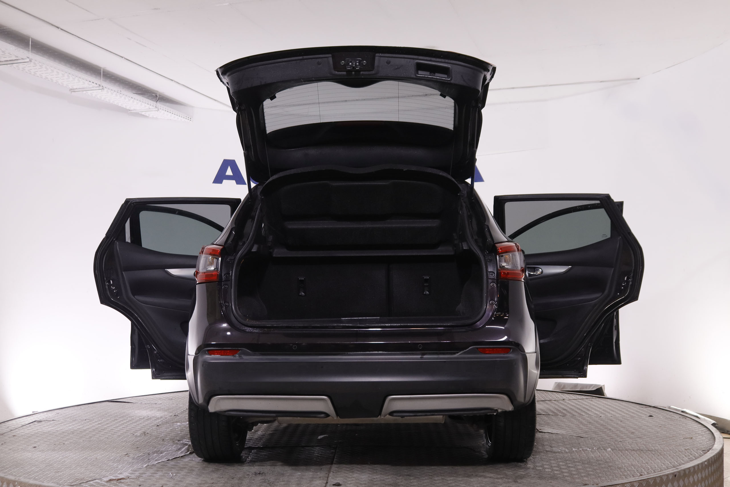 Nissan Qashqai 1.2 DIG-T TEKNA 115CV 5P # CUERO, TECHO PANORAMICO, NAVY, PARKTRONIC foto 10