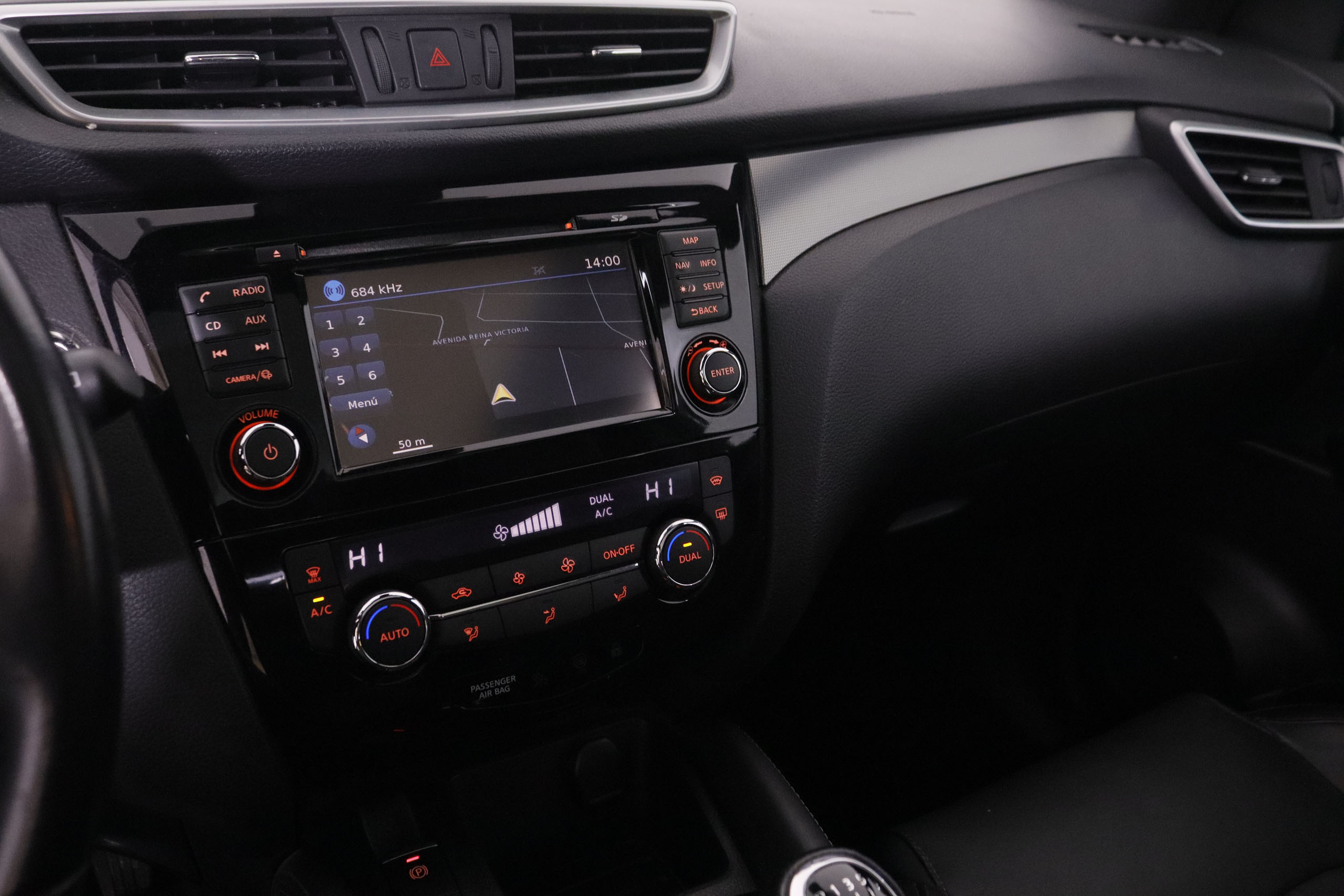 Nissan Qashqai 1.2 DIG-T TEKNA 115CV 5P # CUERO, TECHO PANORAMICO, NAVY, PARKTRONIC foto 19