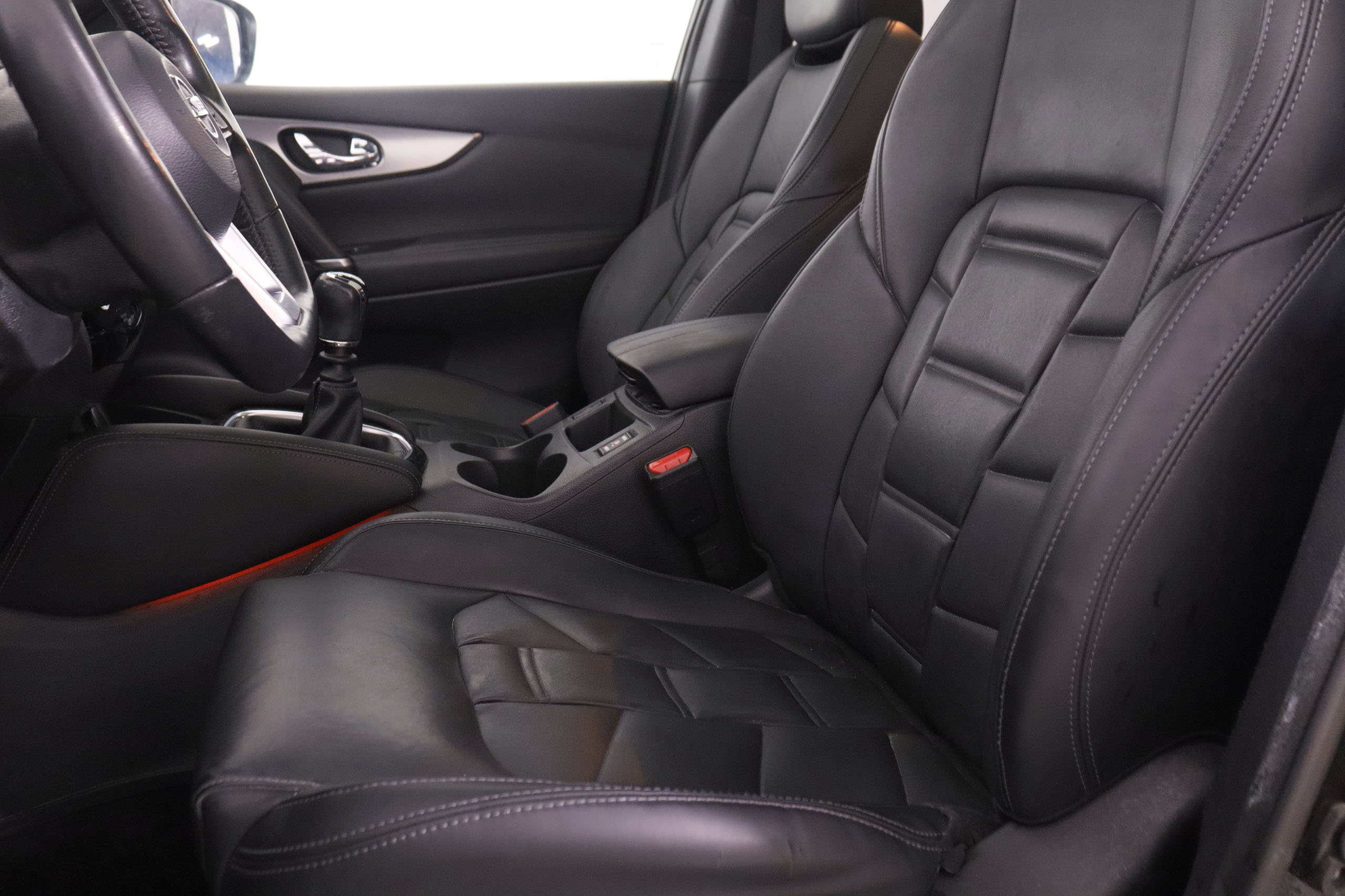 Nissan Qashqai 1.2 DIG-T TEKNA 115CV 5P # CUERO, TECHO PANORAMICO, NAVY, PARKTRONIC foto 24