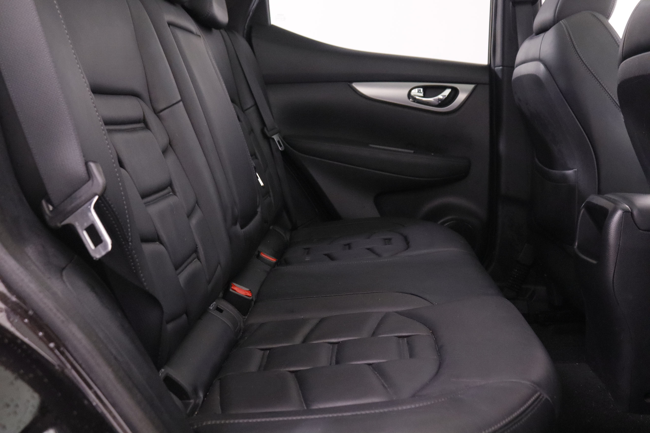 Nissan Qashqai 1.2 DIG-T TEKNA 115CV 5P # CUERO, TECHO PANORAMICO, NAVY, PARKTRONIC foto 28