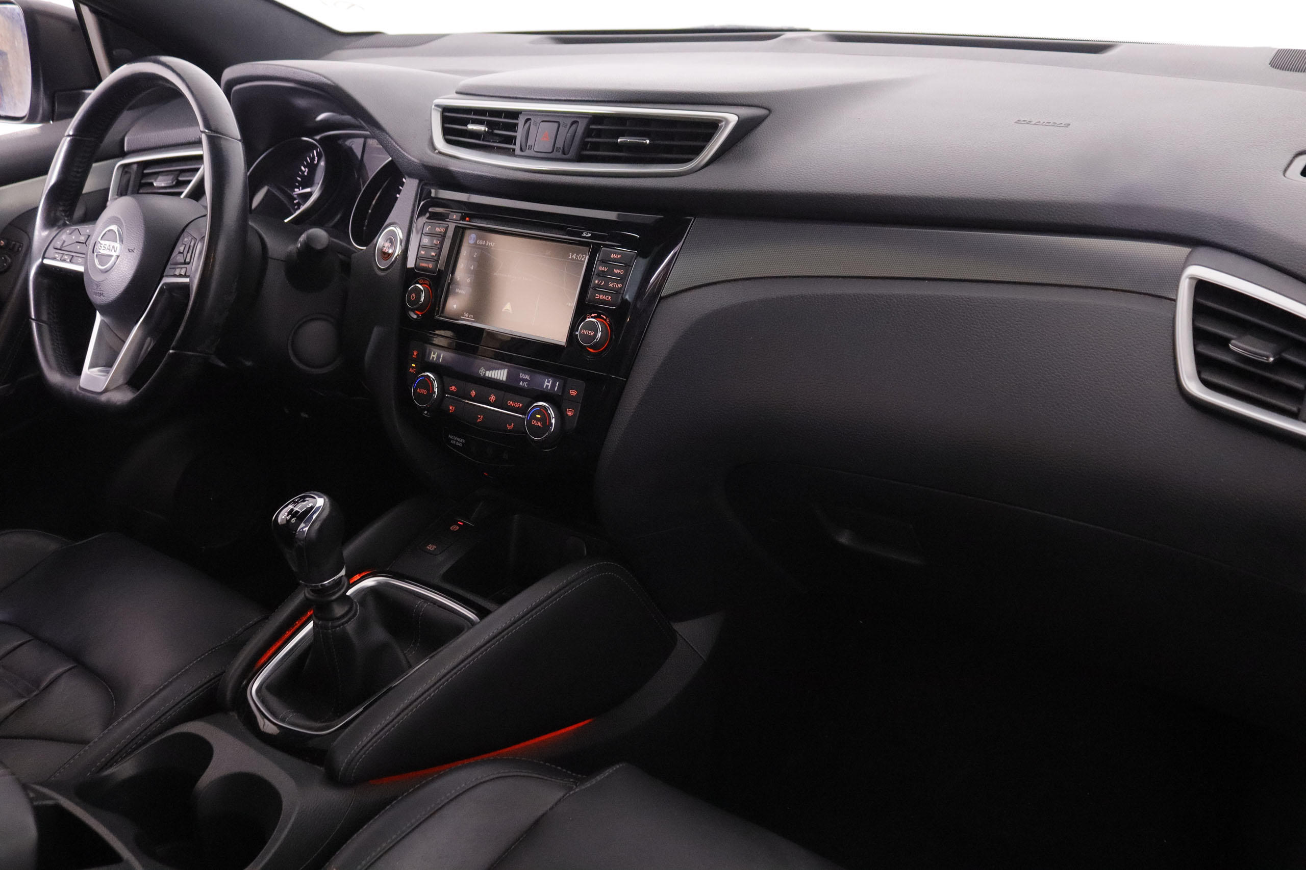 Nissan Qashqai 1.2 DIG-T TEKNA 115CV 5P # CUERO, TECHO PANORAMICO, NAVY, PARKTRONIC foto 17