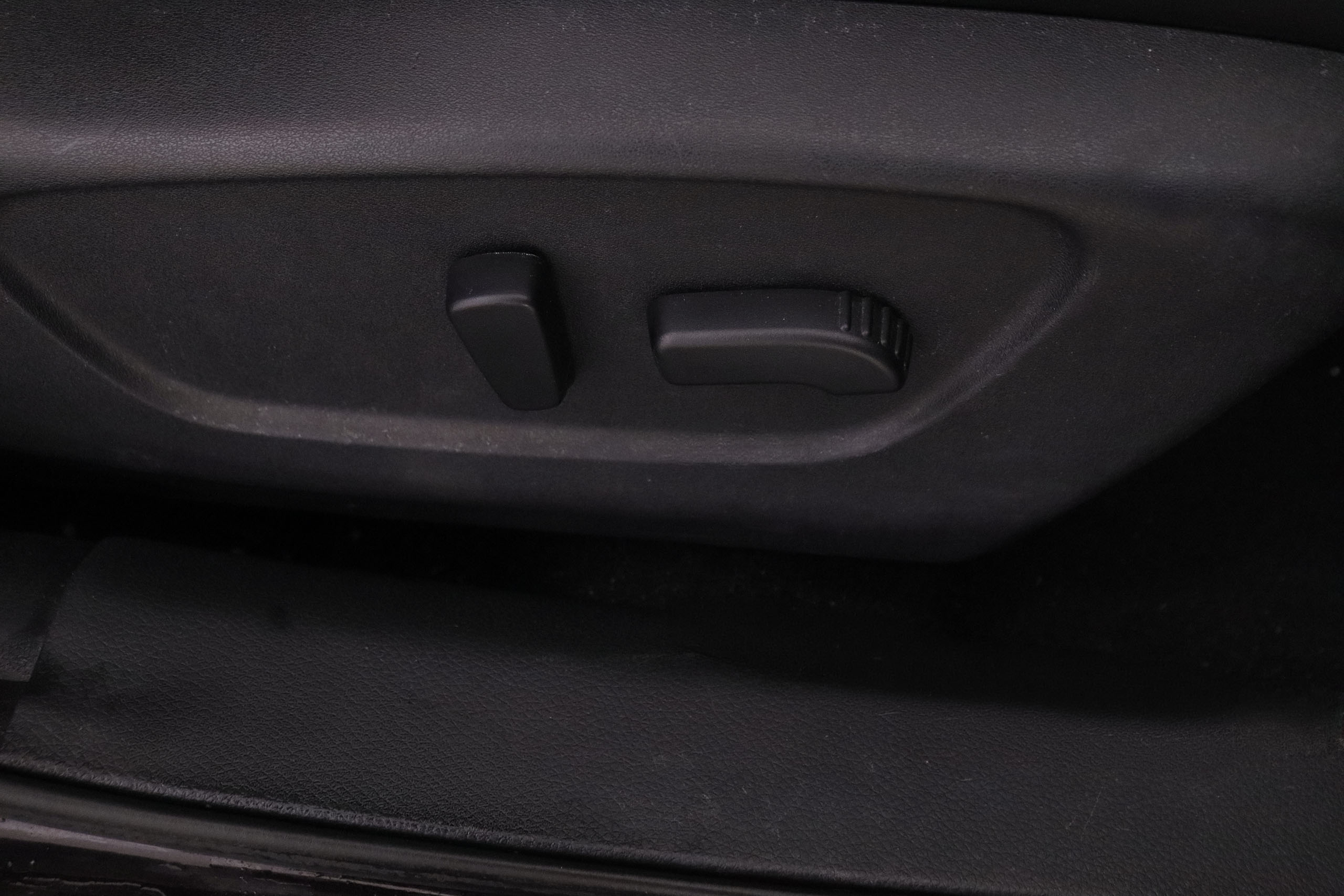 Nissan Qashqai 1.2 DIG-T TEKNA 115CV 5P # CUERO, TECHO PANORAMICO, NAVY, PARKTRONIC foto 27