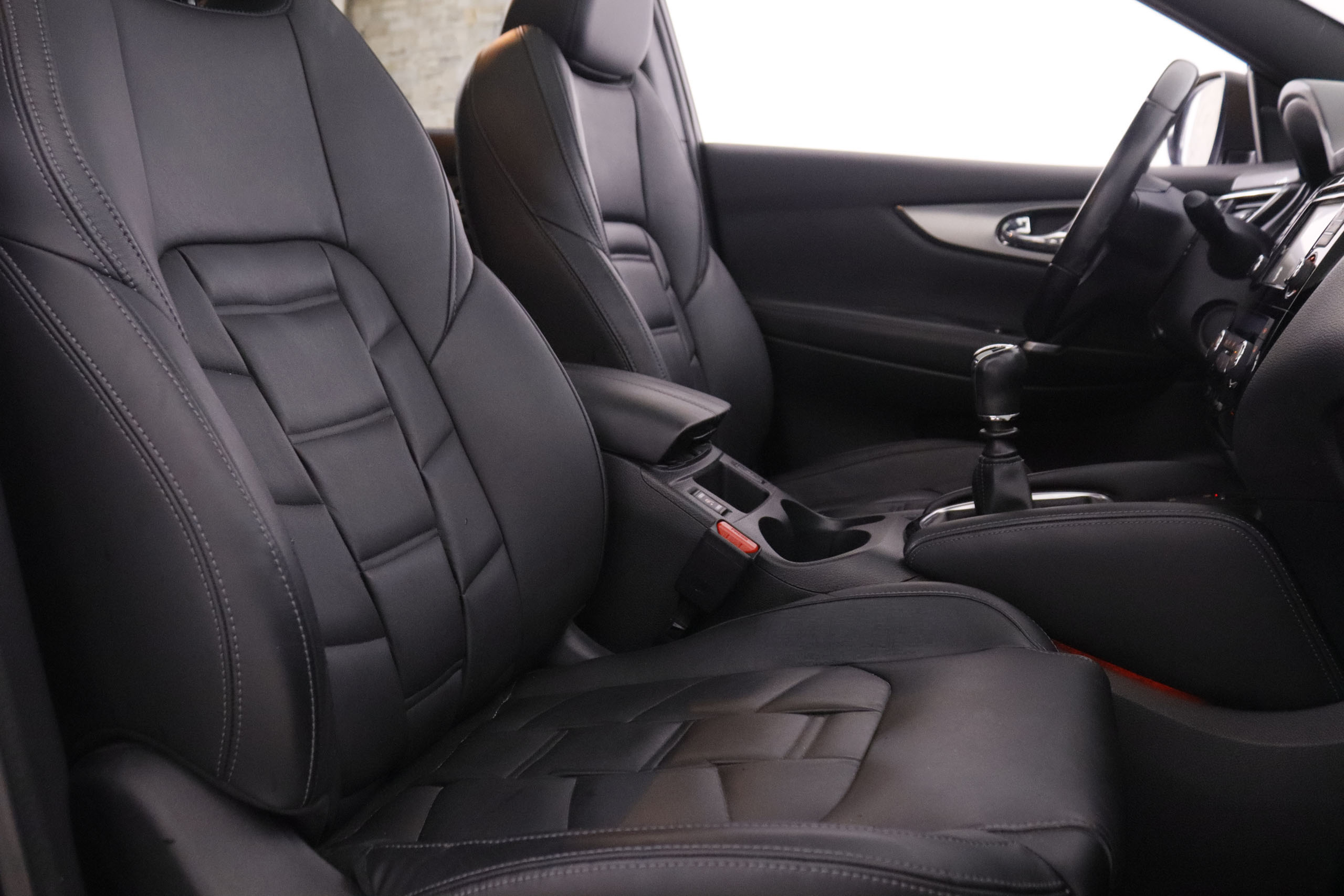 Nissan Qashqai 1.2 DIG-T TEKNA 115CV 5P # CUERO, TECHO PANORAMICO, NAVY, PARKTRONIC foto 26