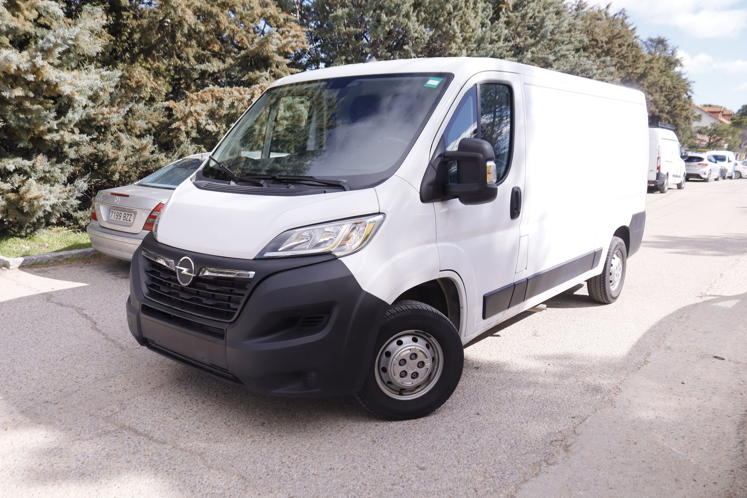 Opel Movano 2.2 BLUEHDI FURGO L2H1 140CV 4P VENTA SOLO PROFESIONALES # GARANTIA FAB 07/2027, IVA DEDUCIBLE, NAVY, PARKTRONIC foto 1