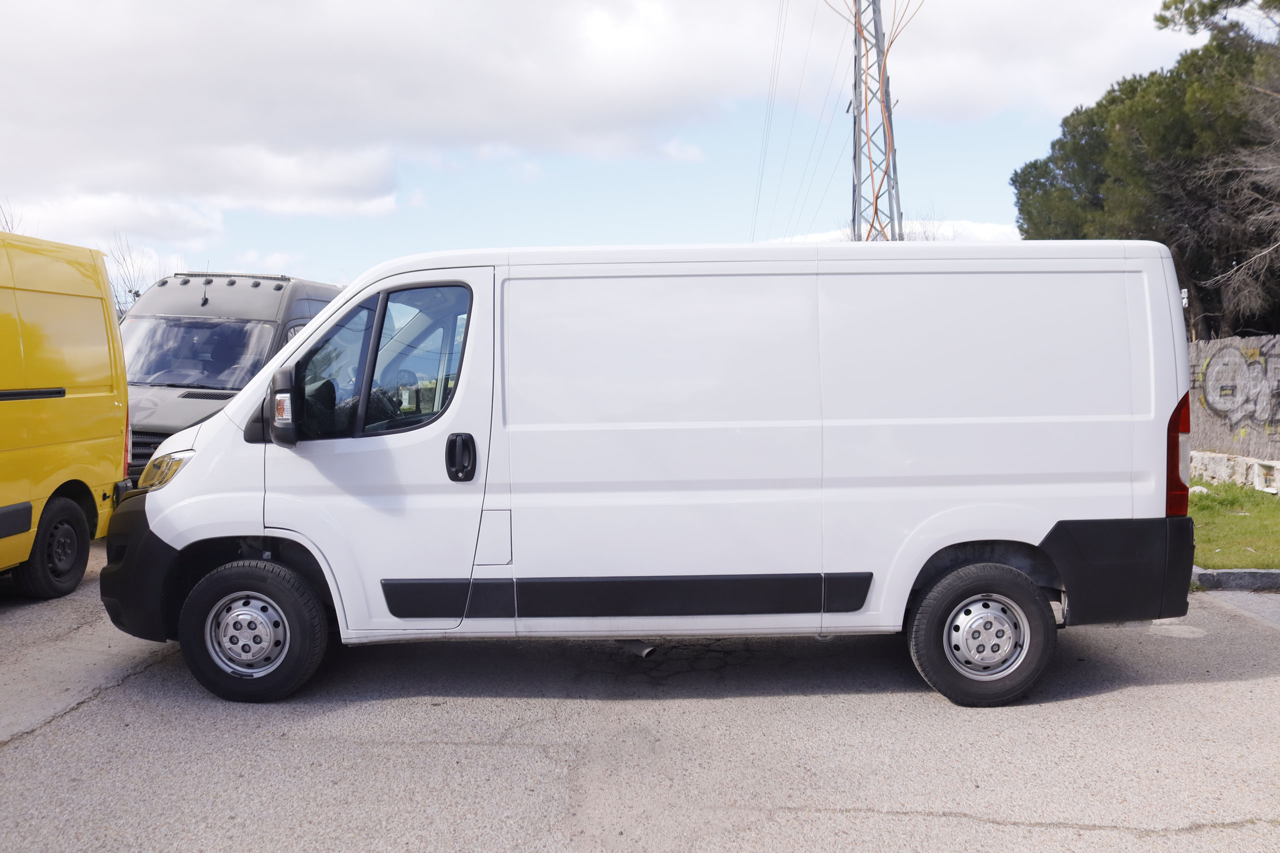 Opel Movano 2.2 BLUEHDI FURGO L2H1 140CV 4P VENTA SOLO PROFESIONALES # GARANTIA FAB 07/2027, IVA DEDUCIBLE, NAVY, PARKTRONIC foto 13