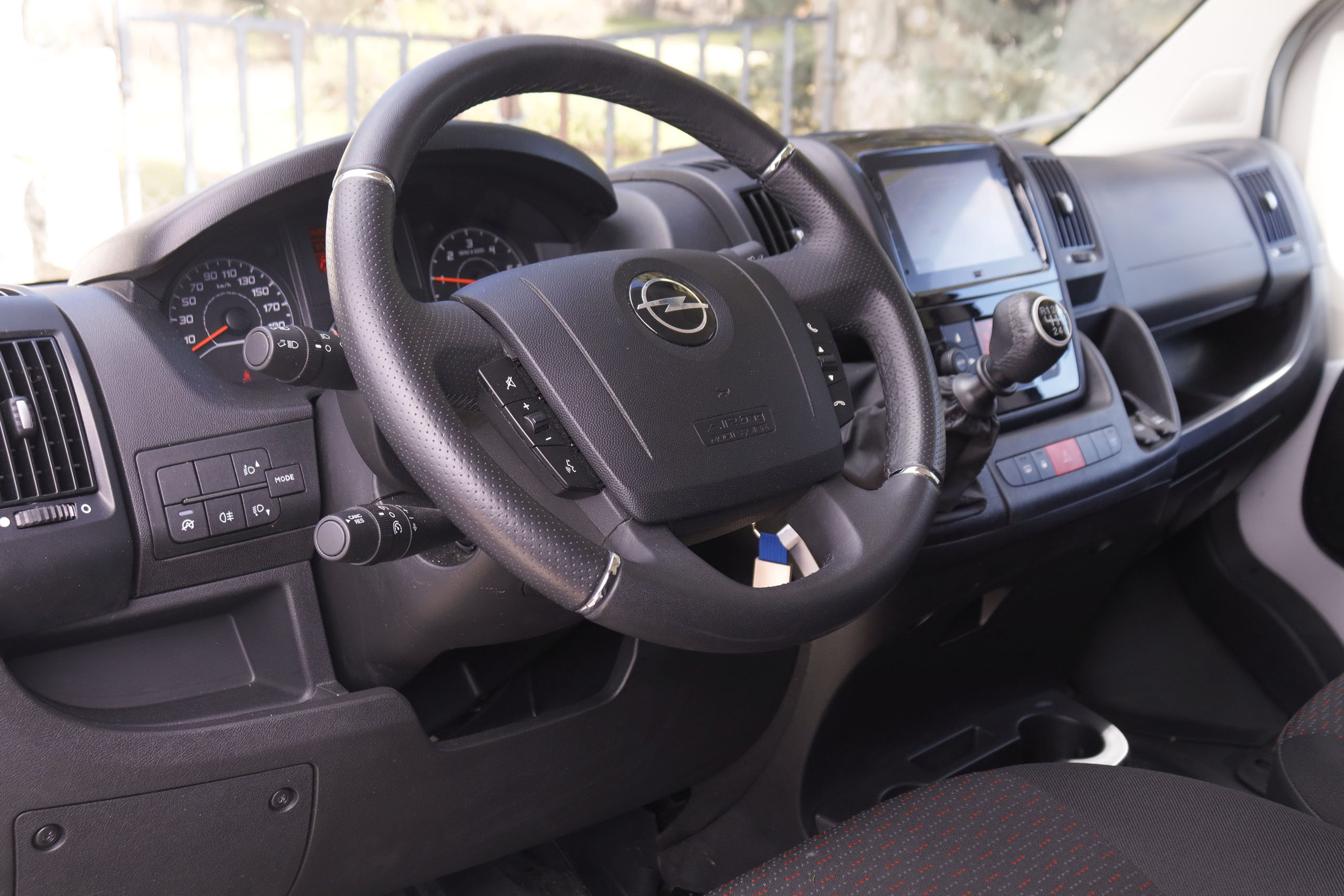 Opel Movano 2.2 BLUEHDI FURGO L2H1 140CV 4P VENTA SOLO PROFESIONALES # GARANTIA FAB 07/2027, IVA DEDUCIBLE, NAVY, PARKTRONIC foto 14