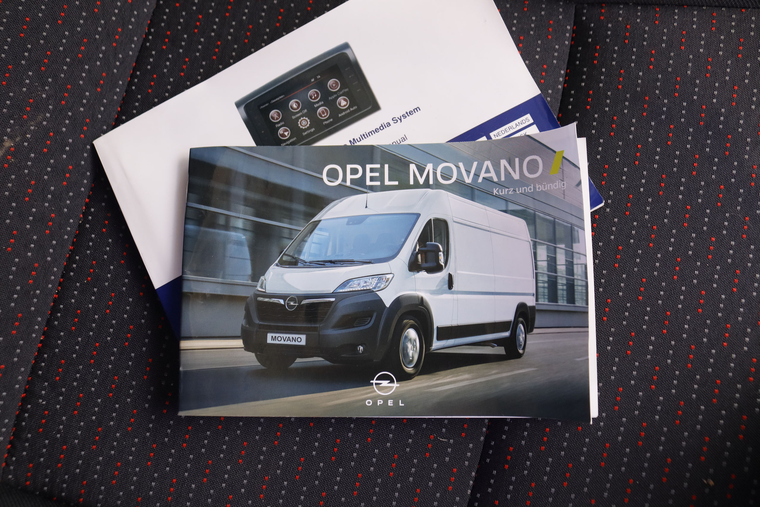Opel Movano 2.2 BLUEHDI FURGO L2H1 140CV 4P VENTA SOLO PROFESIONALES # GARANTIA FAB 07/2027, IVA DEDUCIBLE, NAVY, PARKTRONIC foto 28